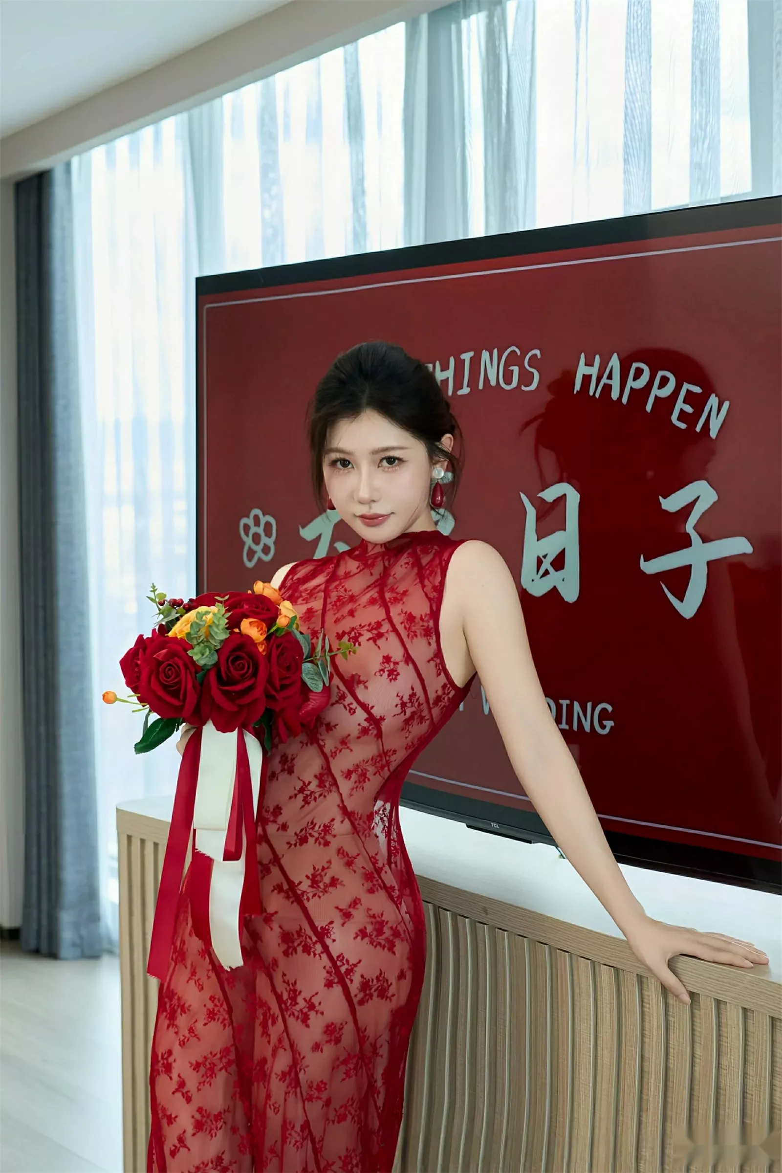 [[XiuRen秀人网]秀人网]No.10578_模特尹甜甜性感红色新娘晨袍配肉色丝袜秀完美身材迷人诱惑写真69P