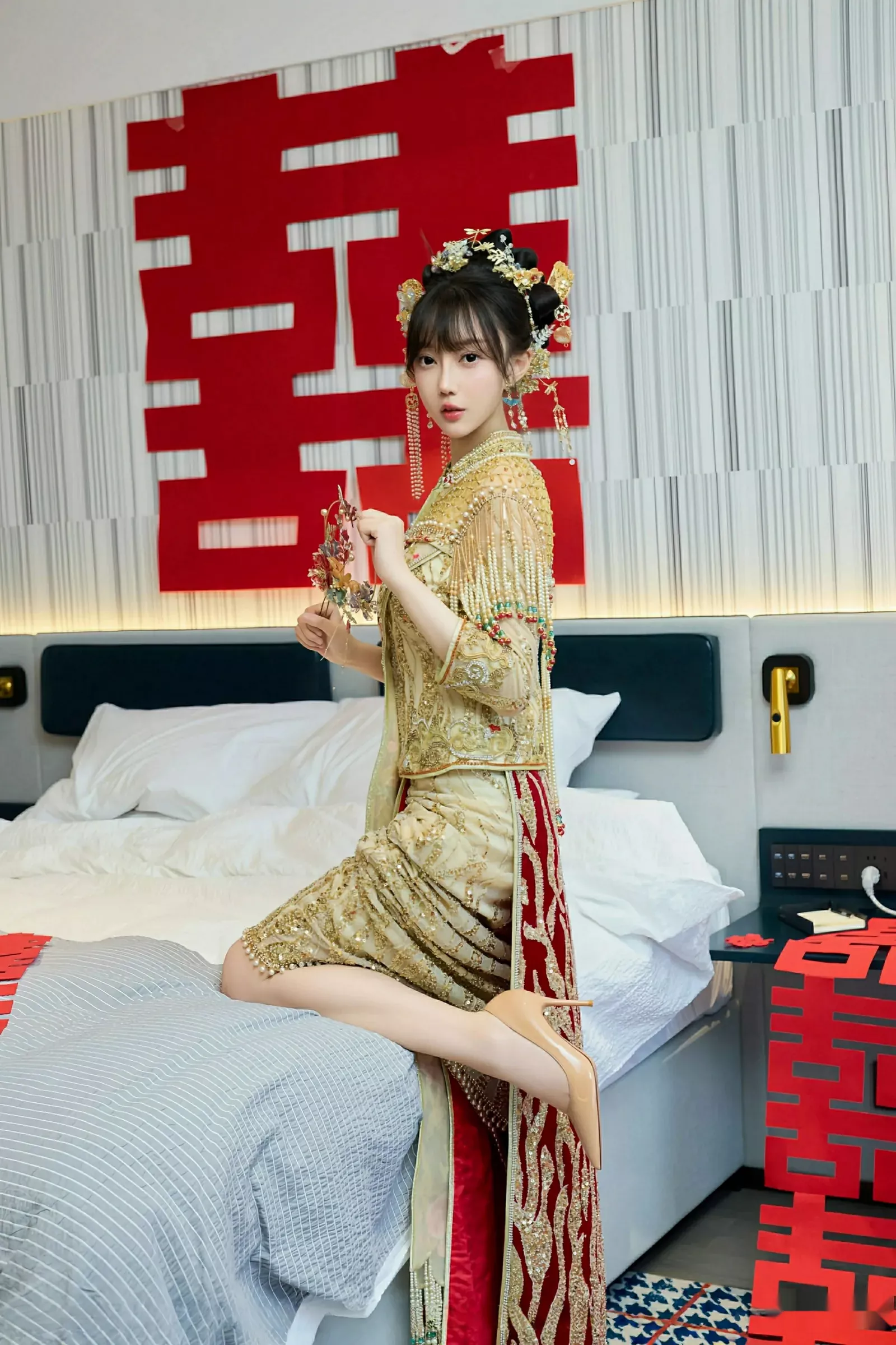 [[XiuRen秀人网]秀人网]No.10567_模特玥儿玥er性感红色蕾丝内衣配超薄肉丝秀完美身材诱惑写真72P