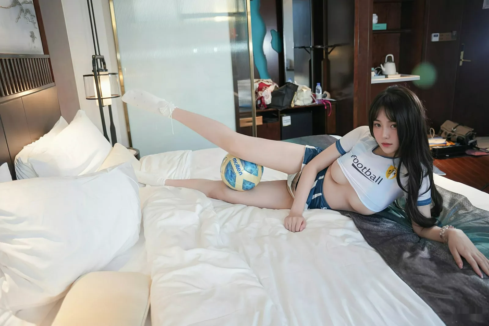 [[XiuRen秀人网]秀人网]No.10606_模特软情性感半截足球队服配白色腿袜秀曼妙身姿撩人诱惑写真82P