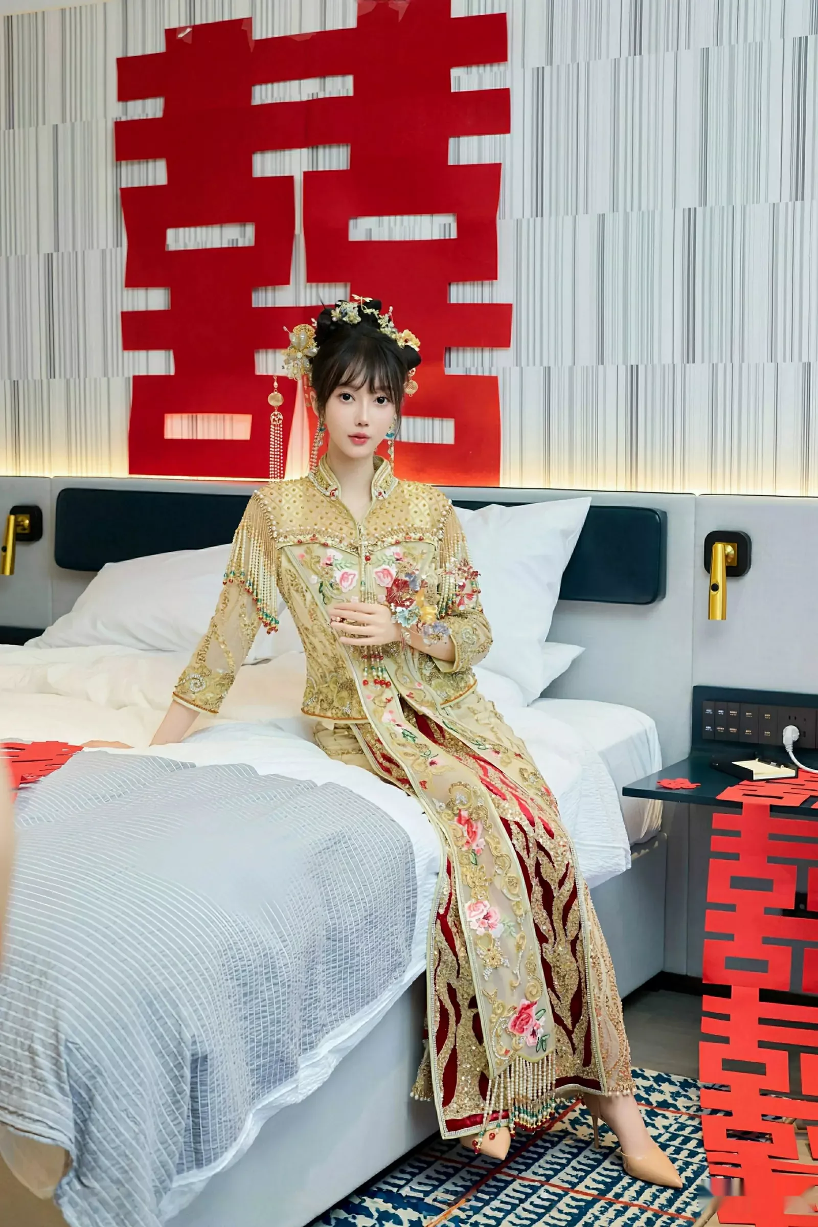 [[XiuRen秀人网]秀人网]No.10567_模特玥儿玥er性感红色蕾丝内衣配超薄肉丝秀完美身材诱惑写真72P