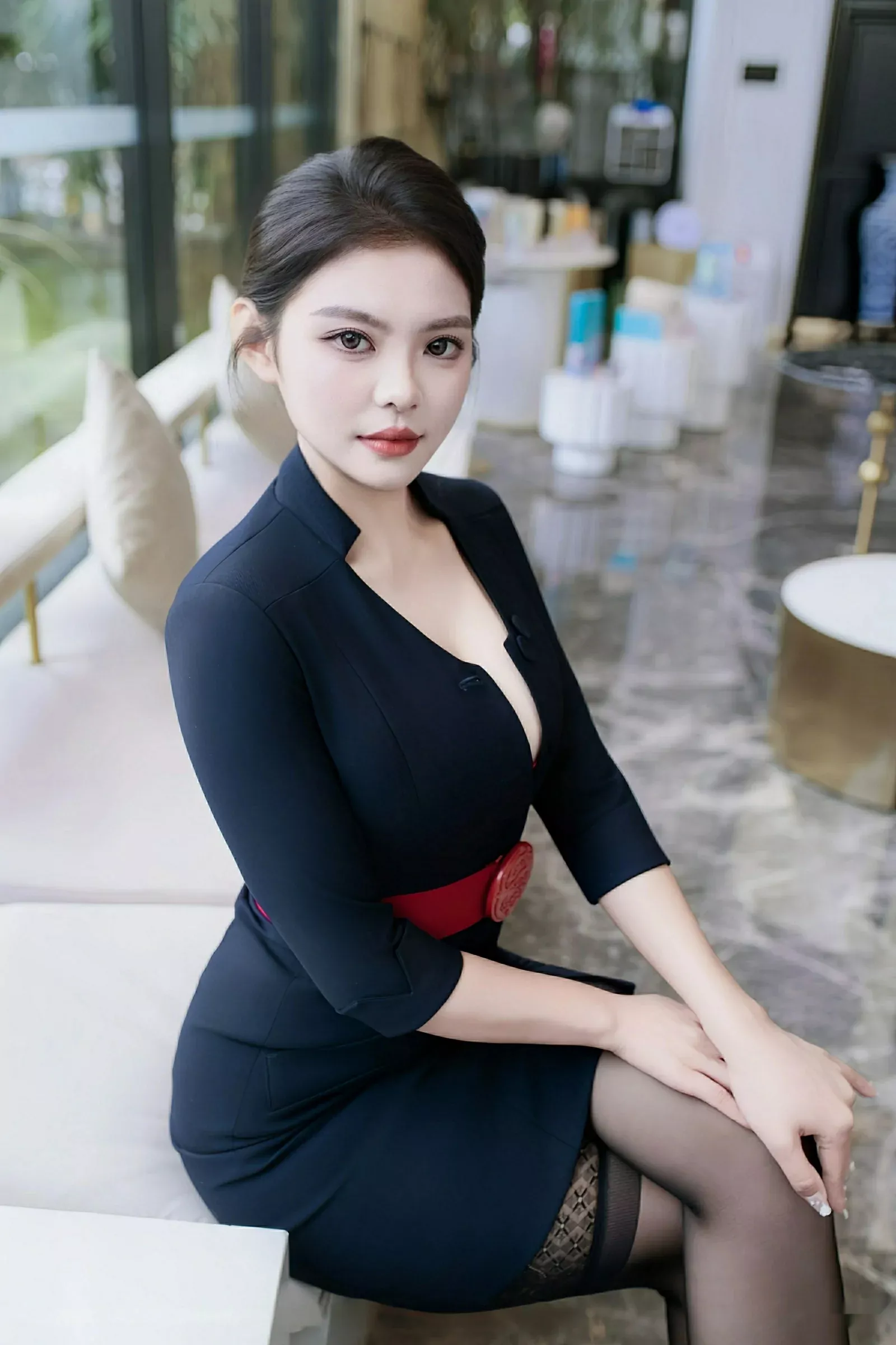 [[XiuRen秀人网]秀人网]No.10574_模特冬安性感OL服饰露红色蕾丝内衣配黑丝袜秀丰满身材诱惑写真78P