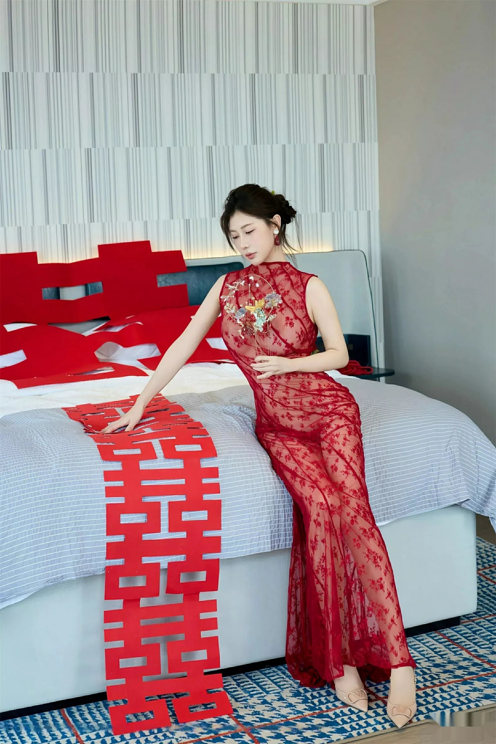 [[XiuRen秀人网]秀人网]No.10578_模特尹甜甜性感红色新娘晨袍配肉色丝袜秀完美身材迷人诱惑写真69P