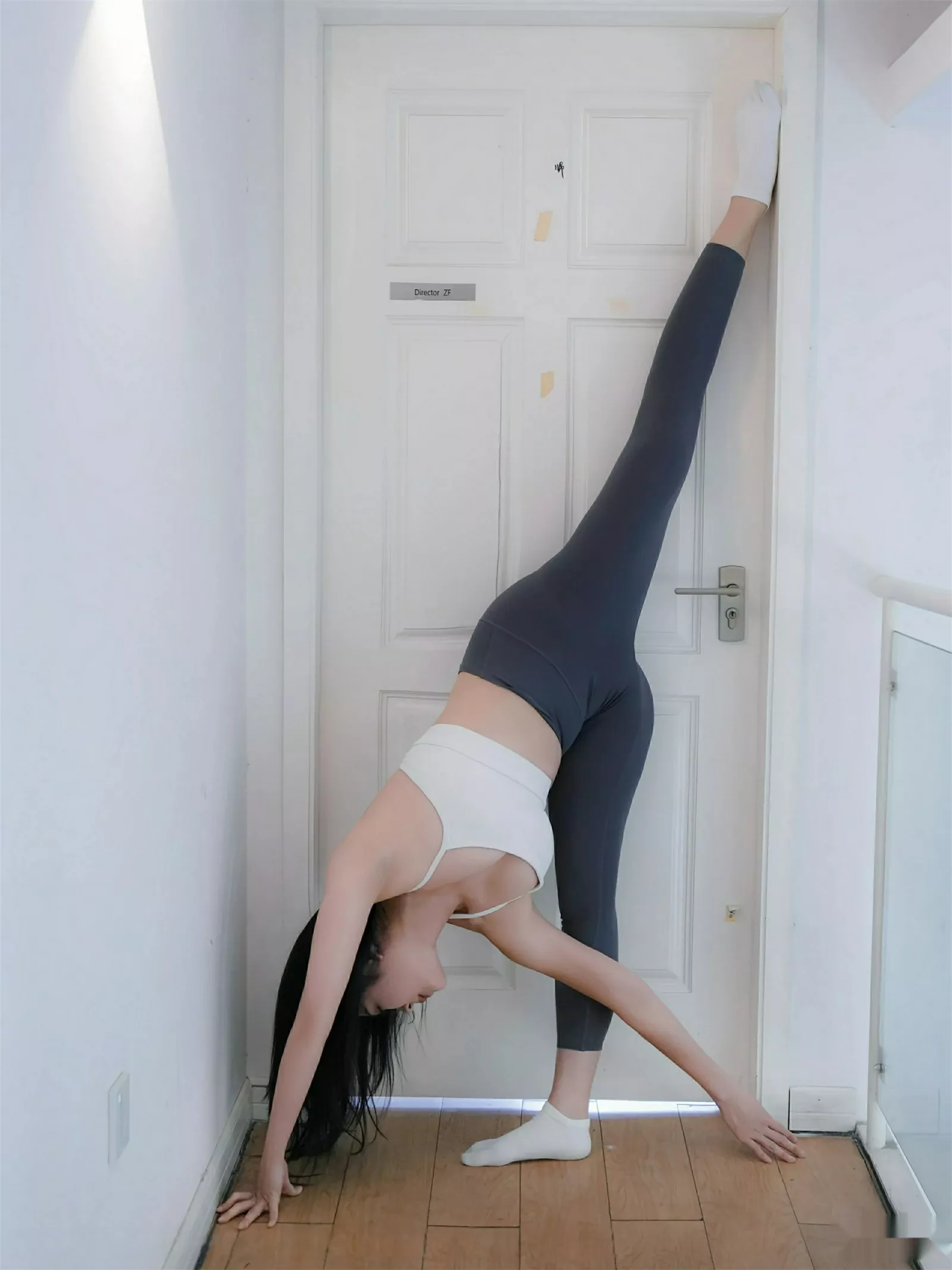 [[XiuRen秀人网]秀人网]No.10595_模特玫瑰我爱你性感白蓝瑜伽运动服紧身秀凹凸身材惹火诱惑写真81P