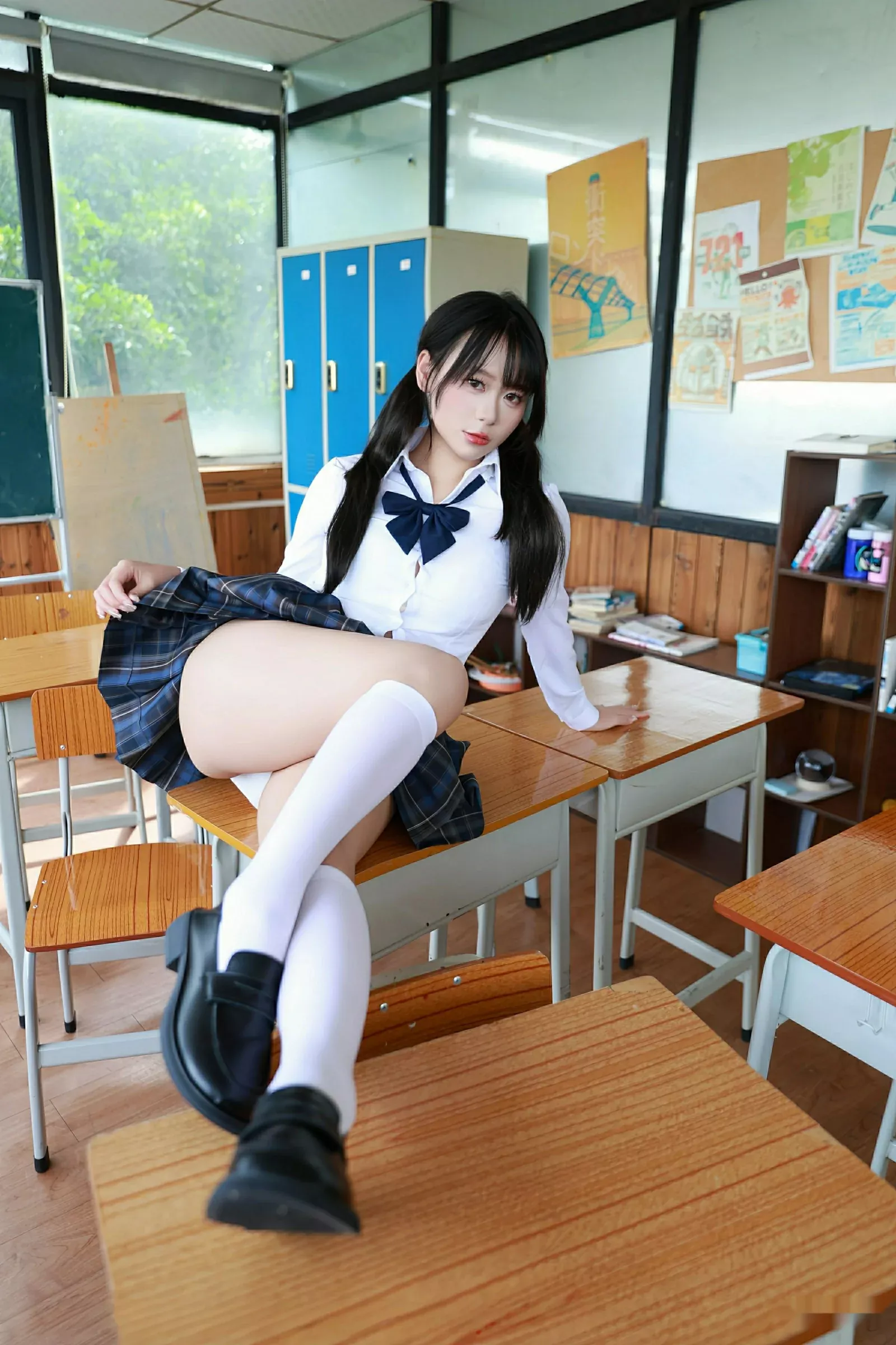 [[XiuRen秀人网]秀人网]No.10602_新人模特水泽性感JK制服露肉色蕾丝内衣秀丰满身材迷人诱惑写真85P