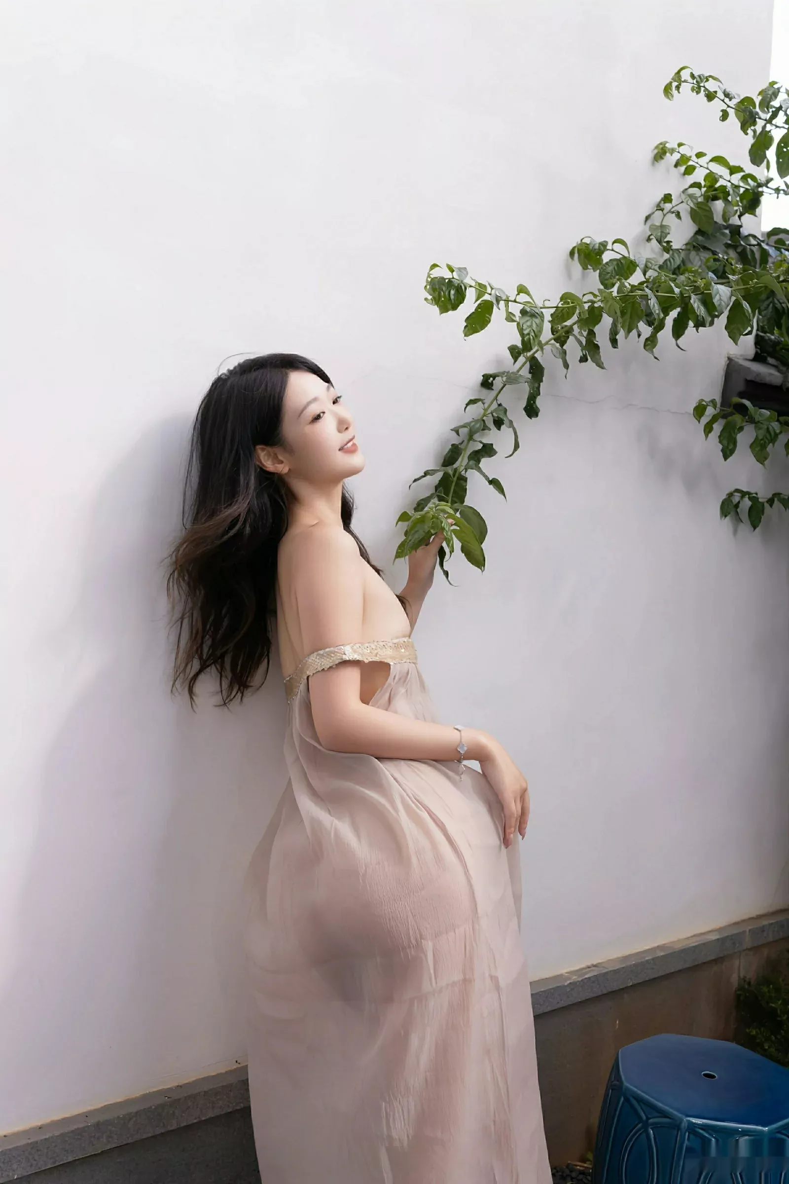 [[XiuRen秀人网]秀人网]No.10619_模特唐安琪性感浅色薄纱服饰配超薄肉丝秀曼妙身姿完美诱惑写真81P