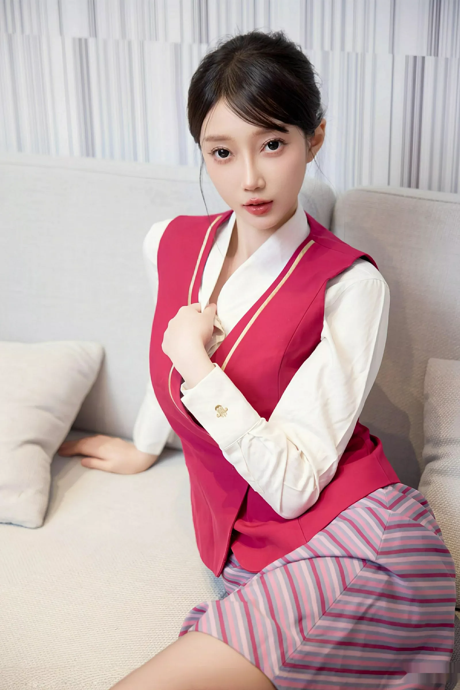 [[XiuRen秀人网]秀人网]No.10620_模特玥儿玥er性感空姐制服配超薄黑丝秀曼妙身姿迷人诱惑写真70P