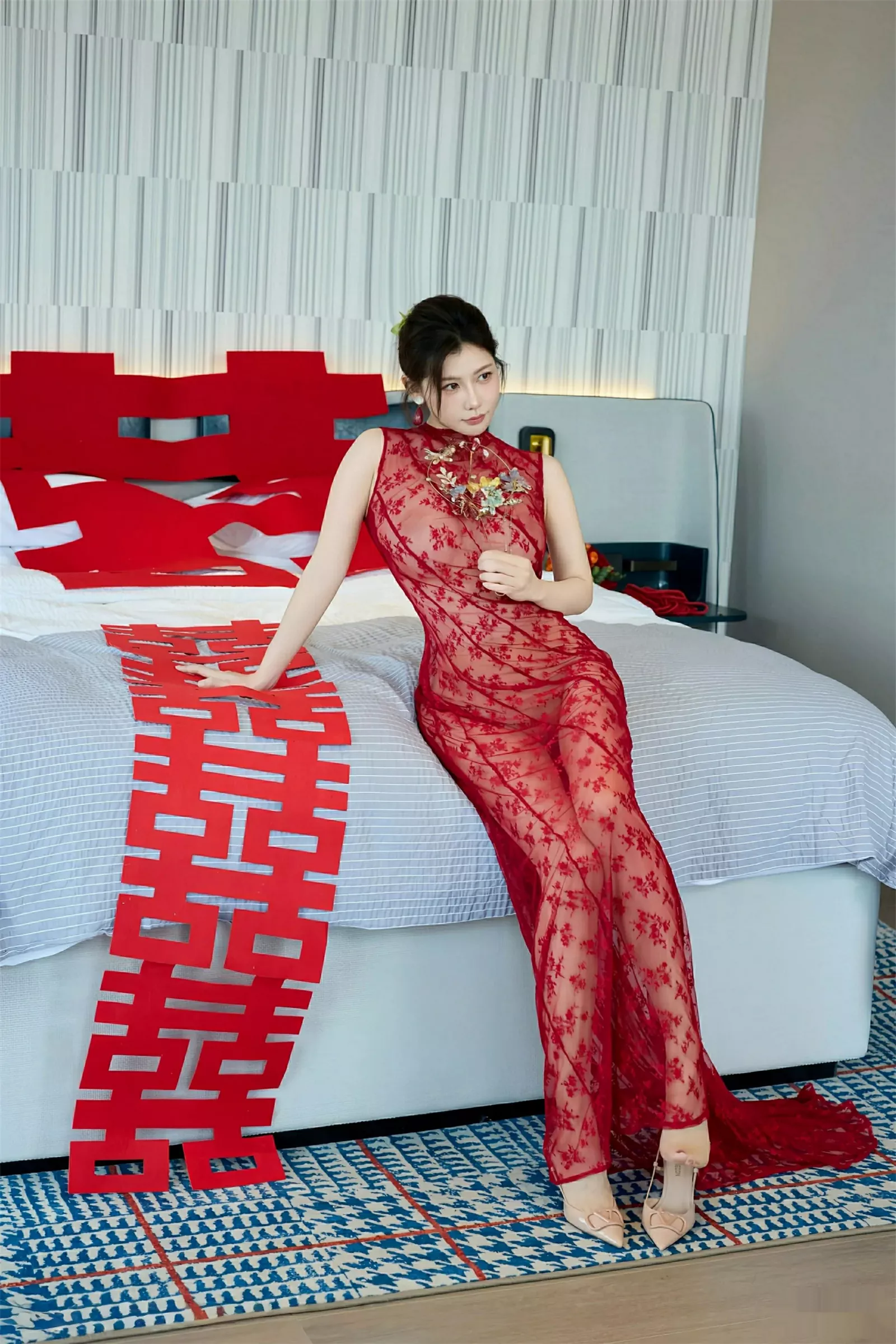 [[XiuRen秀人网]秀人网]No.10578_模特尹甜甜性感红色新娘晨袍配肉色丝袜秀完美身材迷人诱惑写真69P