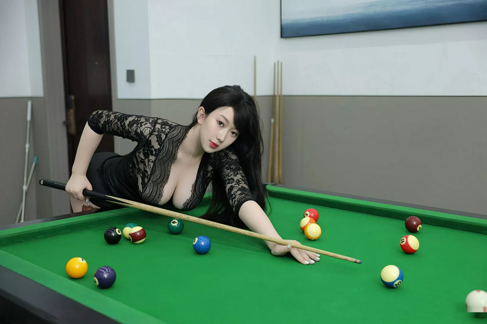 [[XiuRen秀人网]秀人网]No.10572_新人模特李沁恩lrene性感黑色情趣内衣配黑丝吊袜秀美腿诱惑写真80P