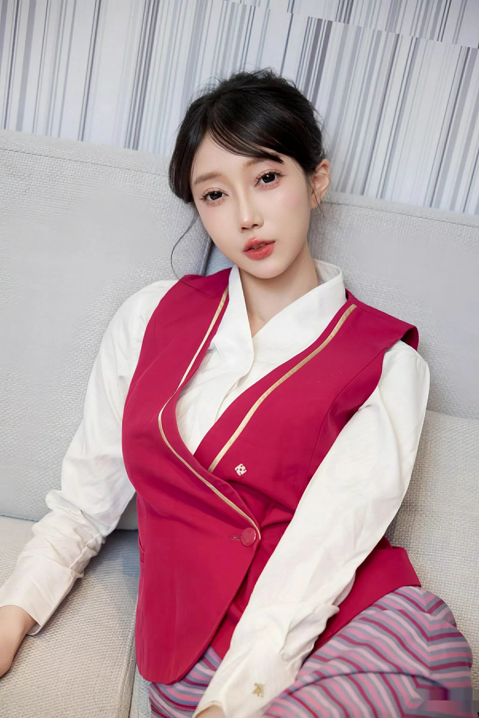 [[XiuRen秀人网]秀人网]No.10620_模特玥儿玥er性感空姐制服配超薄黑丝秀曼妙身姿迷人诱惑写真70P