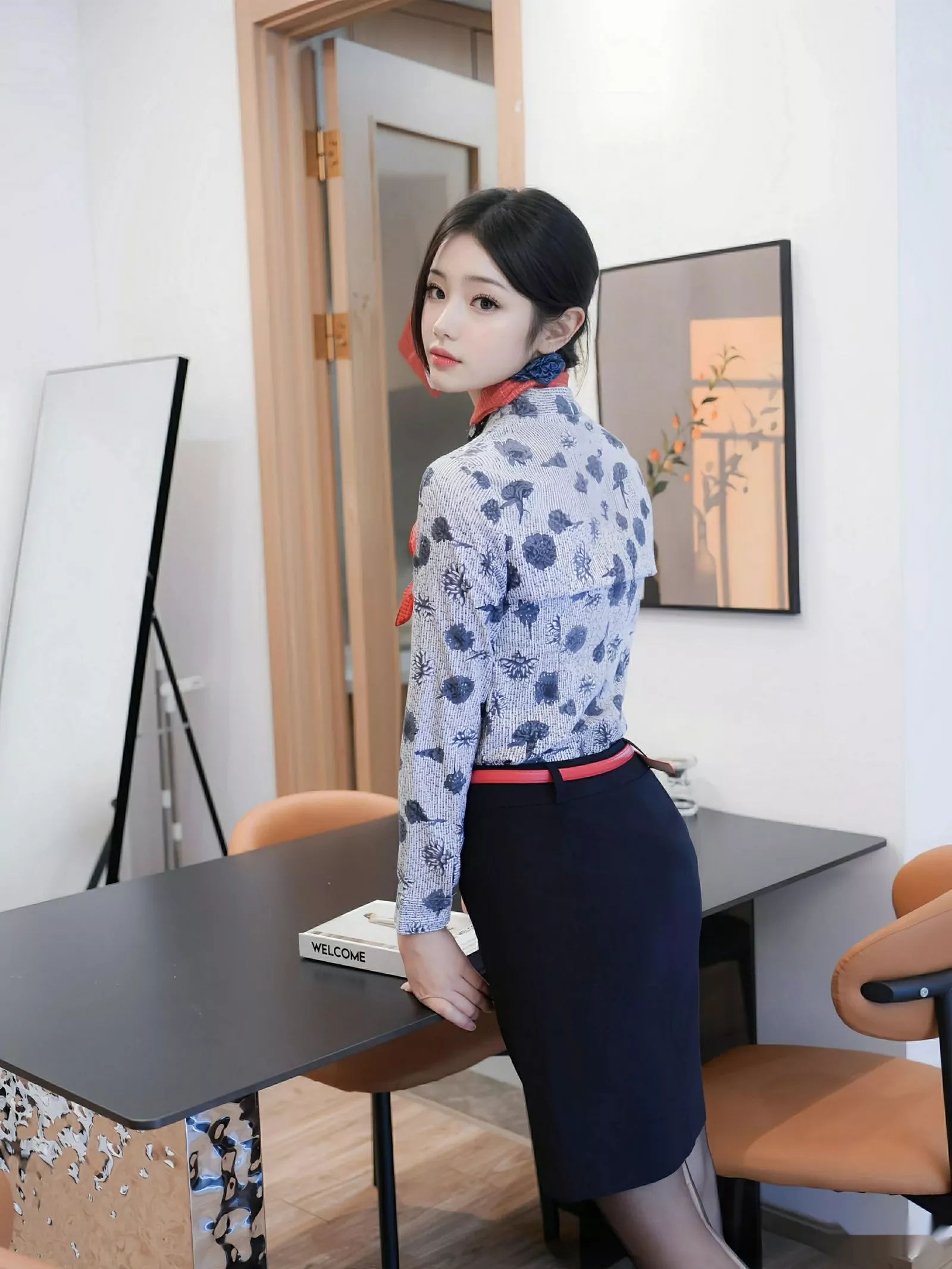 [[XiuRen秀人网]秀人网]No.10579_模特琉璃ww性感空姐制服配超薄无内黑丝秀凹凸身材撩人诱惑写真79P