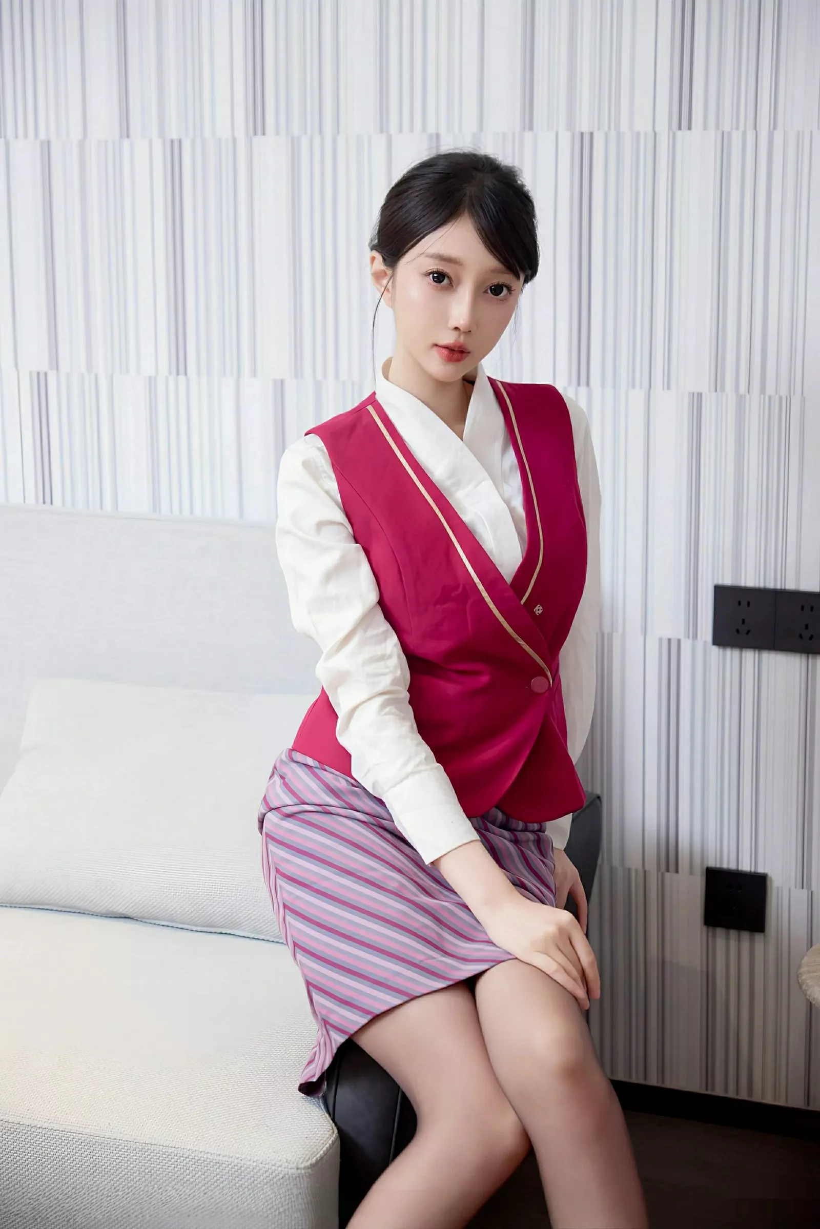 [[XiuRen秀人网]秀人网]No.10620_模特玥儿玥er性感空姐制服配超薄黑丝秀曼妙身姿迷人诱惑写真70P