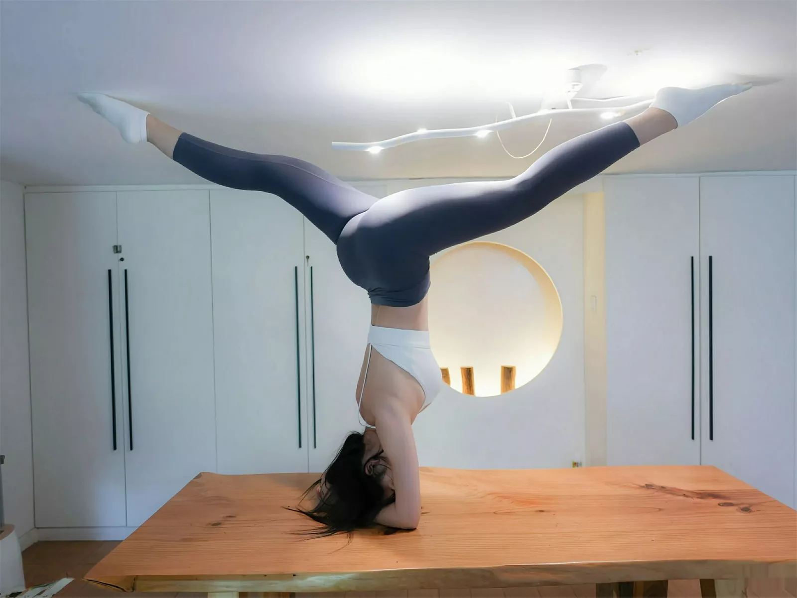 [[XiuRen秀人网]秀人网]No.10595_模特玫瑰我爱你性感白蓝瑜伽运动服紧身秀凹凸身材惹火诱惑写真81P