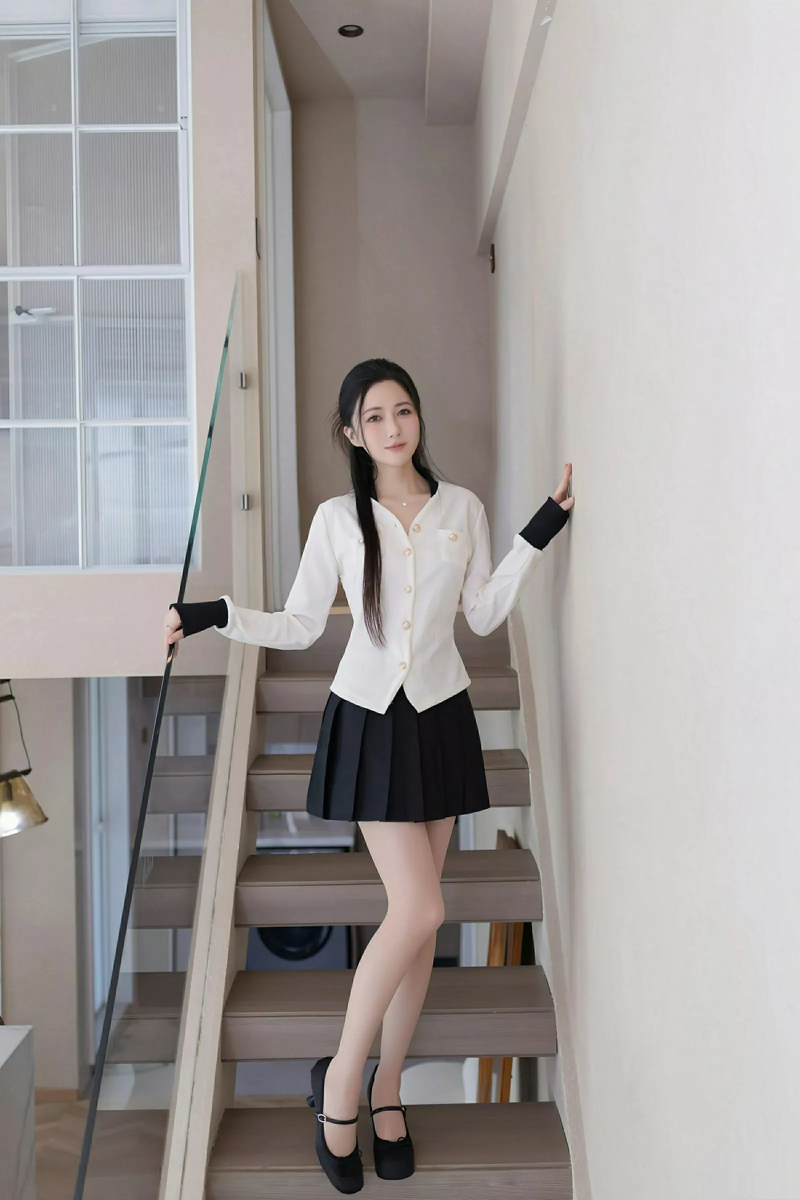 [[XiuRen秀人网]秀人网]No.10615_模特鱼子酱Fish性感白上衣配黑短裙露超薄肉丝秀曼妙身材诱惑写真74P