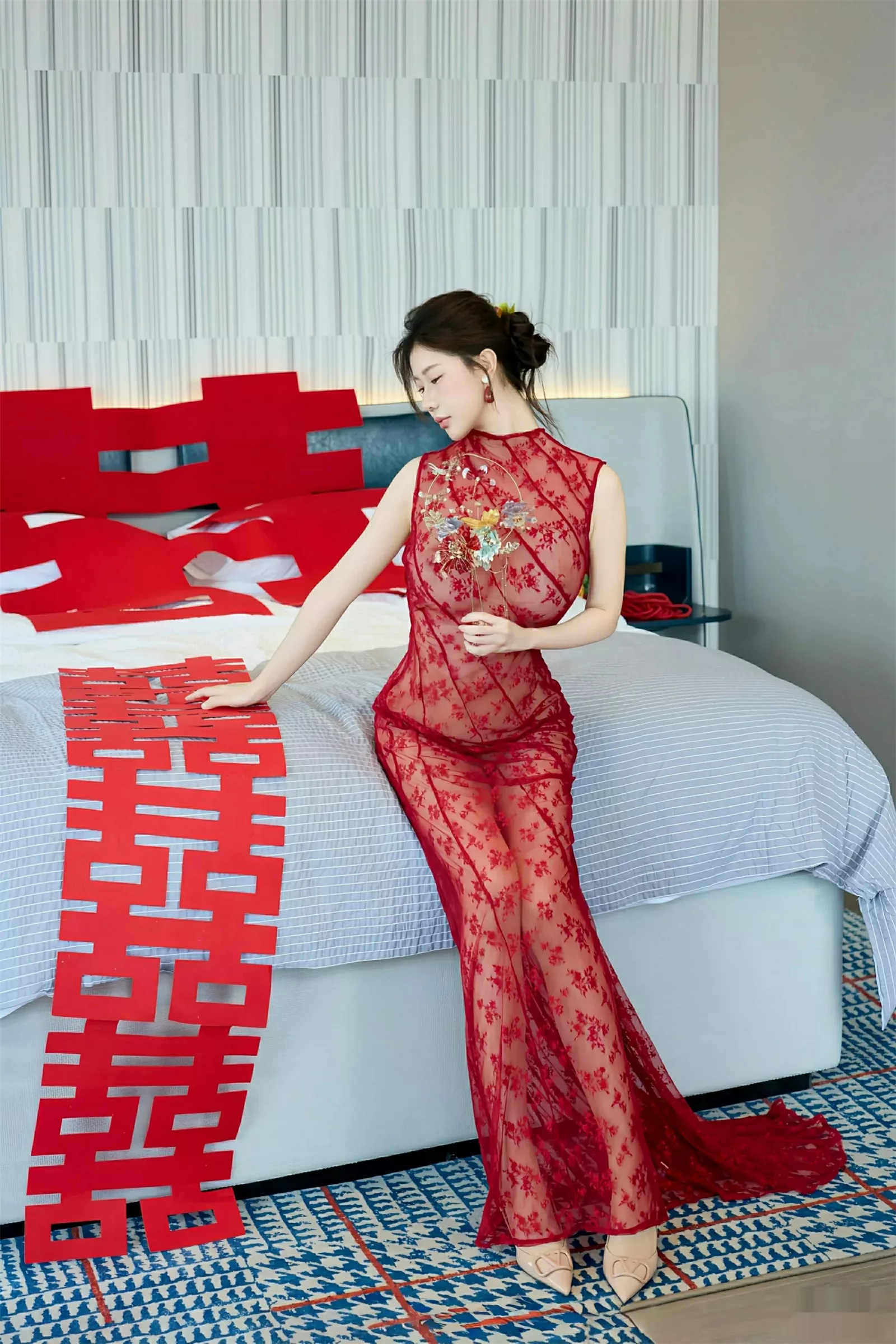 [[XiuRen秀人网]秀人网]No.10578_模特尹甜甜性感红色新娘晨袍配肉色丝袜秀完美身材迷人诱惑写真69P