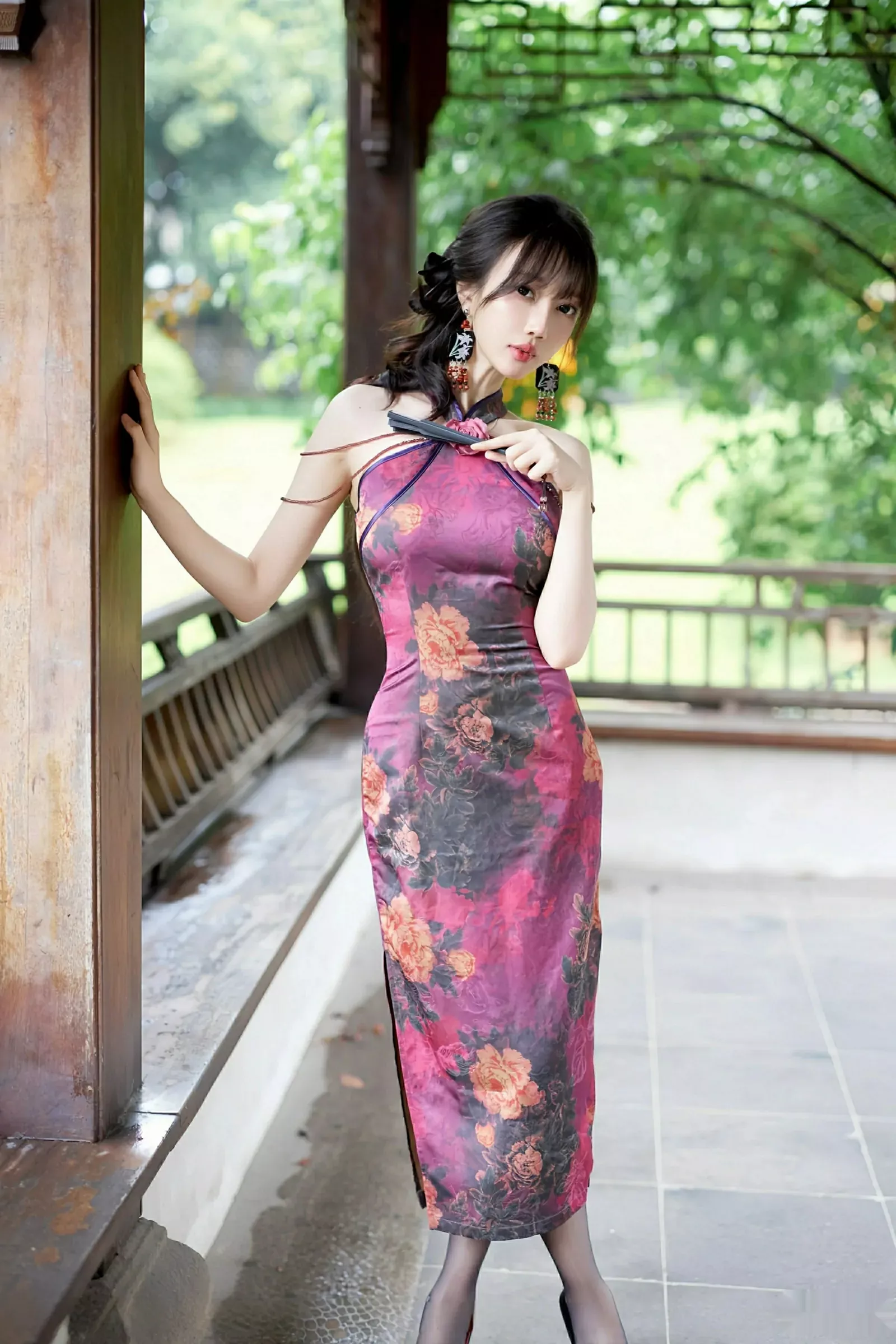 [[XiuRen秀人网]秀人网]No.10593_模特玥儿玥er性感紫色旗袍服饰配黑丝吊袜秀完美身材诱惑写真64P