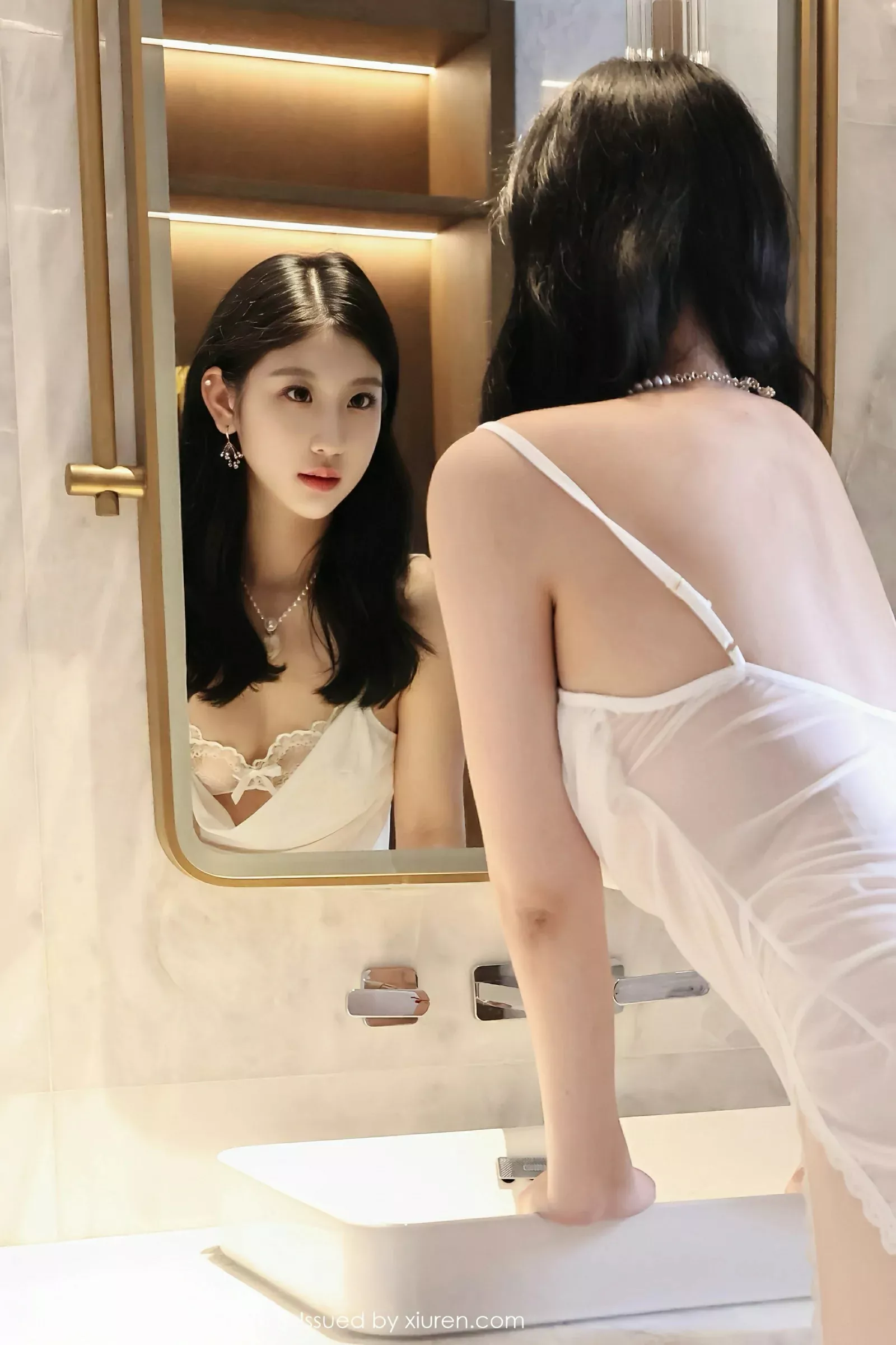 [[XiuRen秀人网]秀人网]No.10609_模特小芭乐性感白色吊带睡裙配白色丝袜秀曼妙身材诱惑写真79P