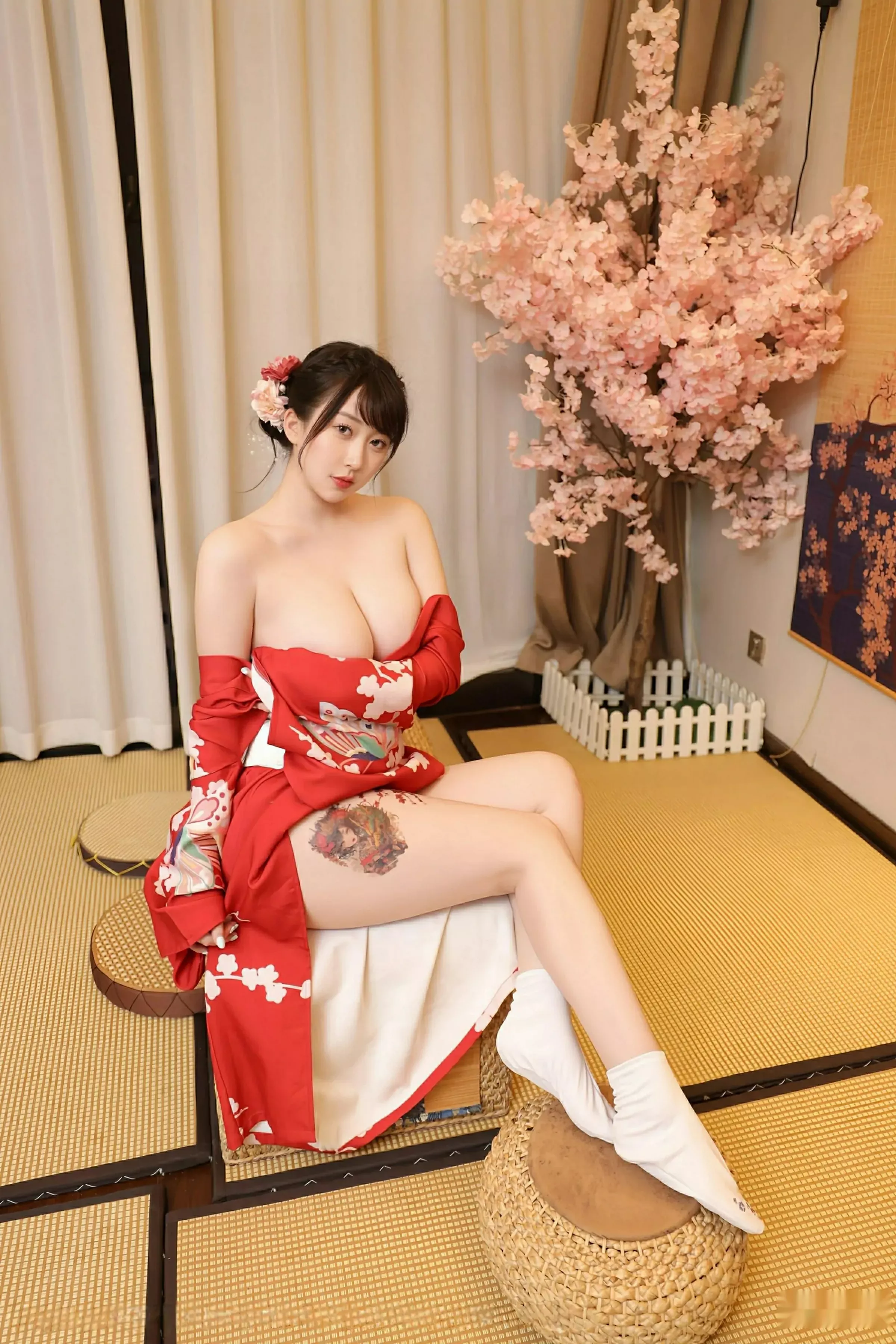 [[XiuRen秀人网]秀人网]No.10624_模特李沁恩lrene性感日系风红色服饰半脱秀丰腴身材惹火诱惑写真69P