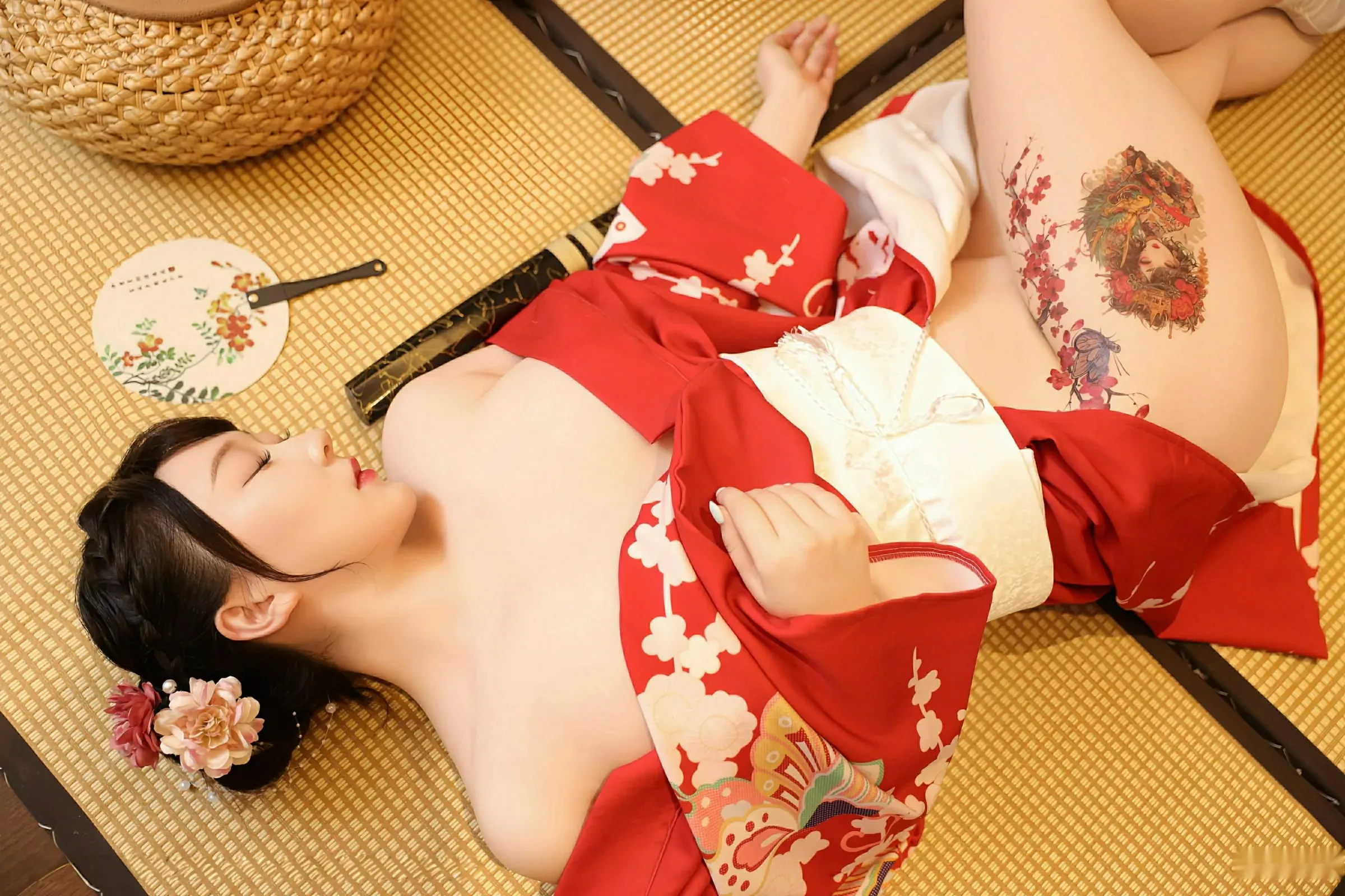 [[XiuRen秀人网]秀人网]No.10624_模特李沁恩lrene性感日系风红色服饰半脱秀丰腴身材惹火诱惑写真69P