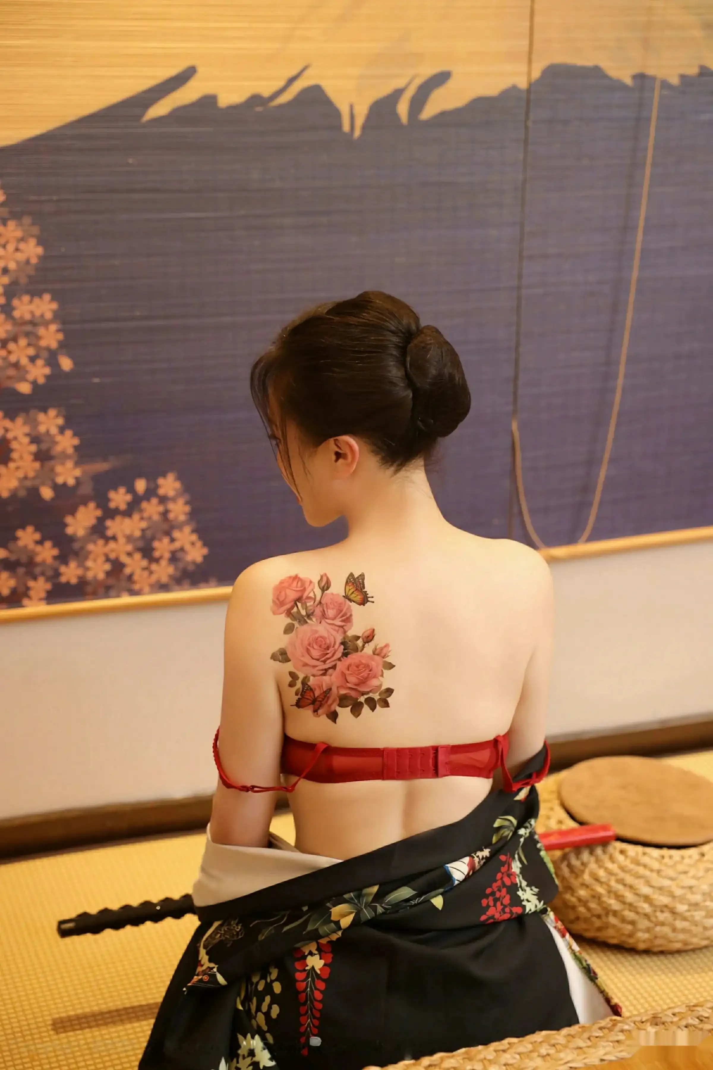 [[XiuRen秀人网]秀人网]No.10627_模特苏一诺性感日系黑色服饰露红色内衣秀曼妙身材迷人诱惑写真80P