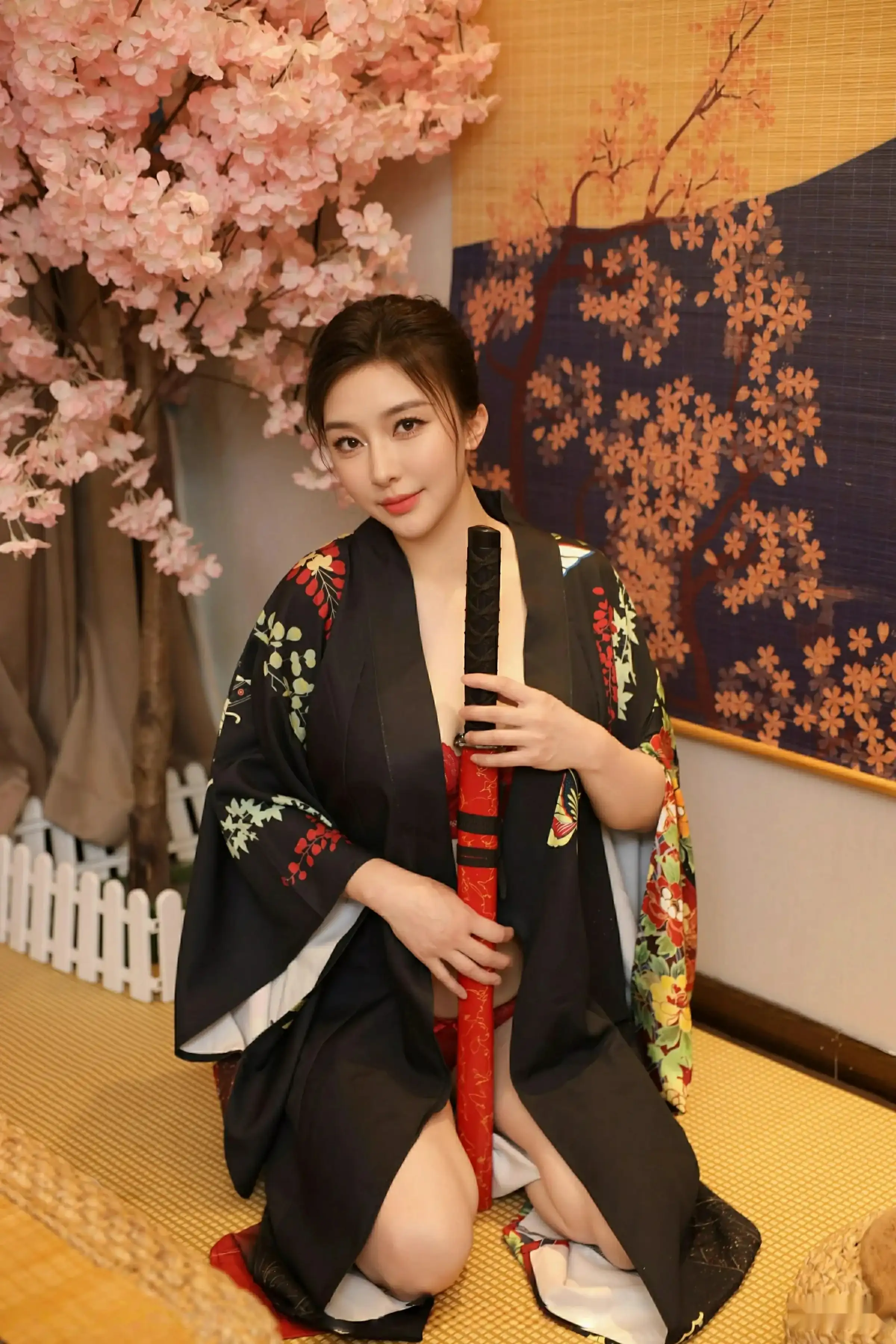 [[XiuRen秀人网]秀人网]No.10627_模特苏一诺性感日系黑色服饰露红色内衣秀曼妙身材迷人诱惑写真80P