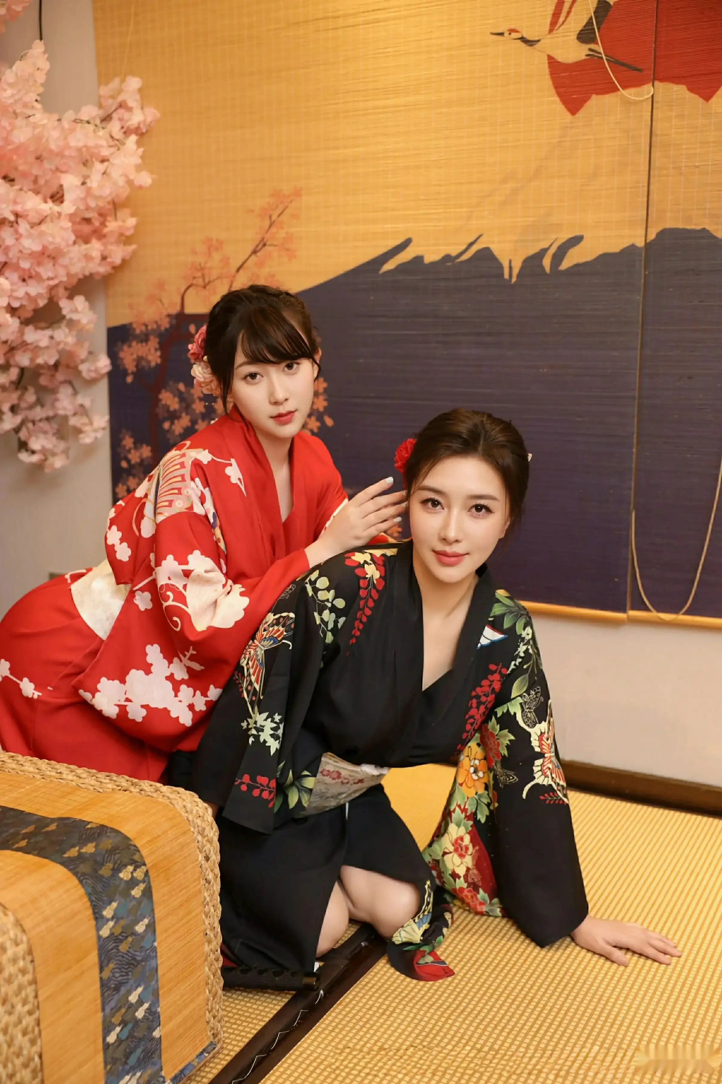 [[XiuRen秀人网]秀人网]No.10627_模特苏一诺性感日系黑色服饰露红色内衣秀曼妙身材迷人诱惑写真80P