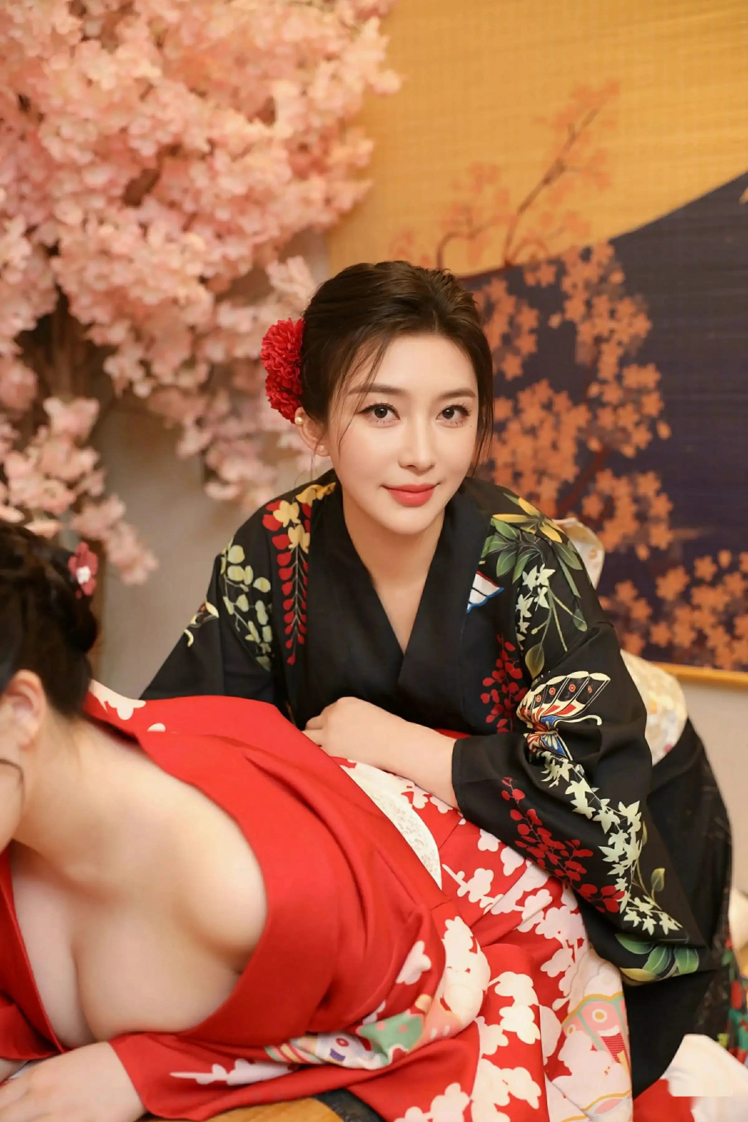 [[XiuRen秀人网]秀人网]No.10627_模特苏一诺性感日系黑色服饰露红色内衣秀曼妙身材迷人诱惑写真80P