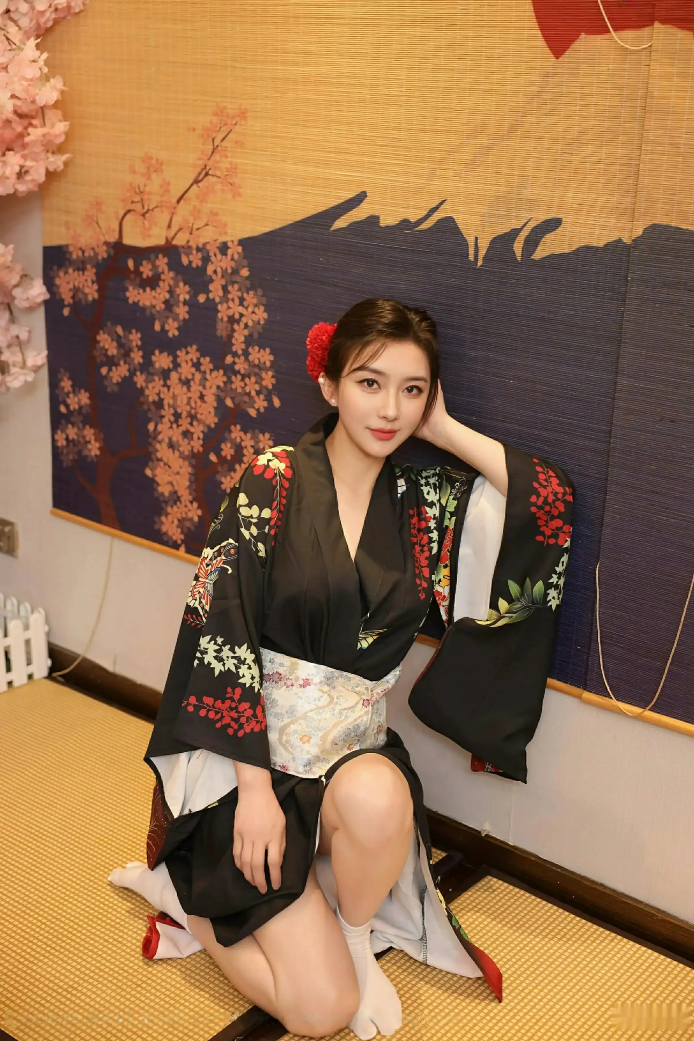 [[XiuRen秀人网]秀人网]No.10627_模特苏一诺性感日系黑色服饰露红色内衣秀曼妙身材迷人诱惑写真80P