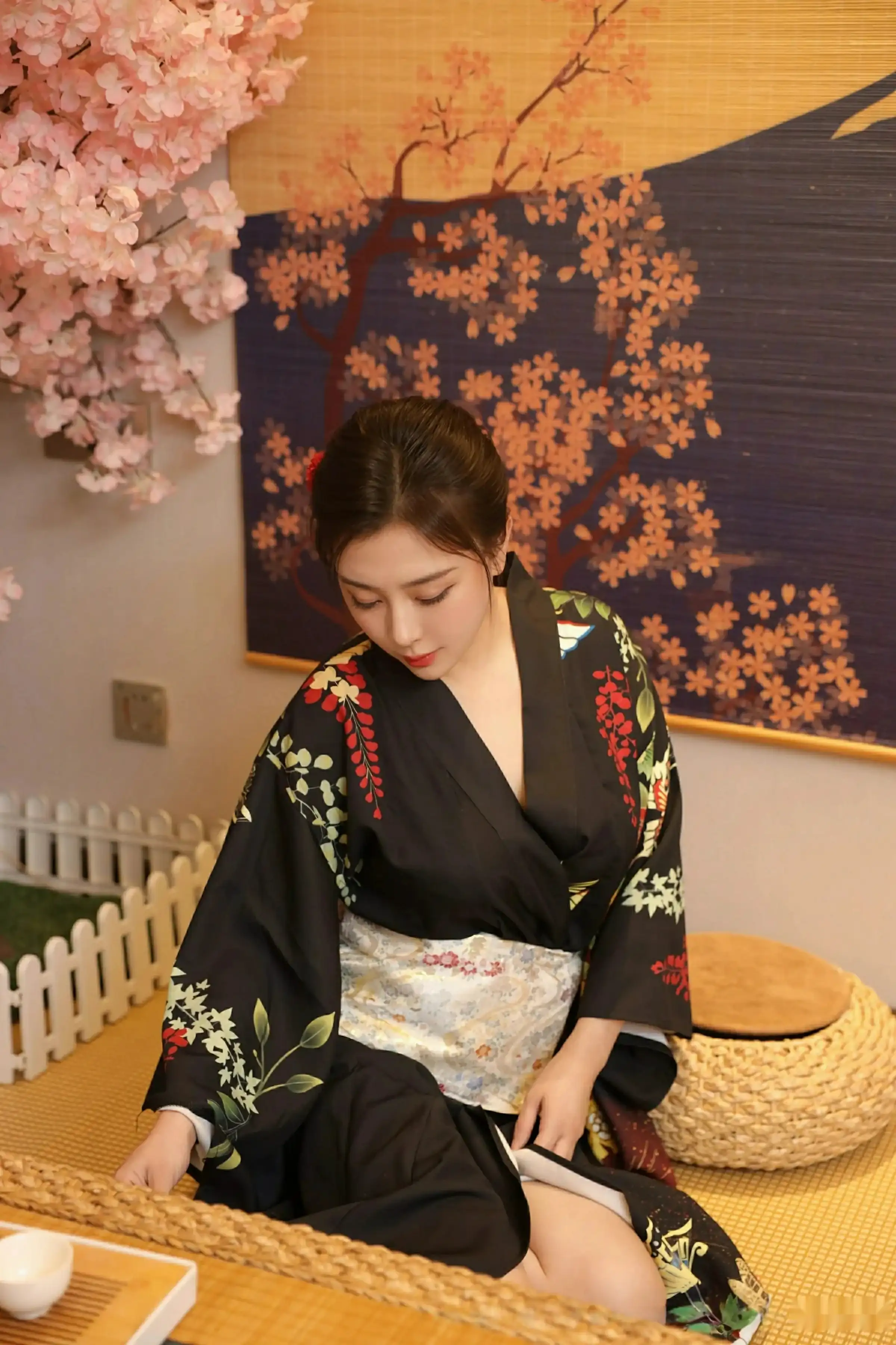 [[XiuRen秀人网]秀人网]No.10627_模特苏一诺性感日系黑色服饰露红色内衣秀曼妙身材迷人诱惑写真80P