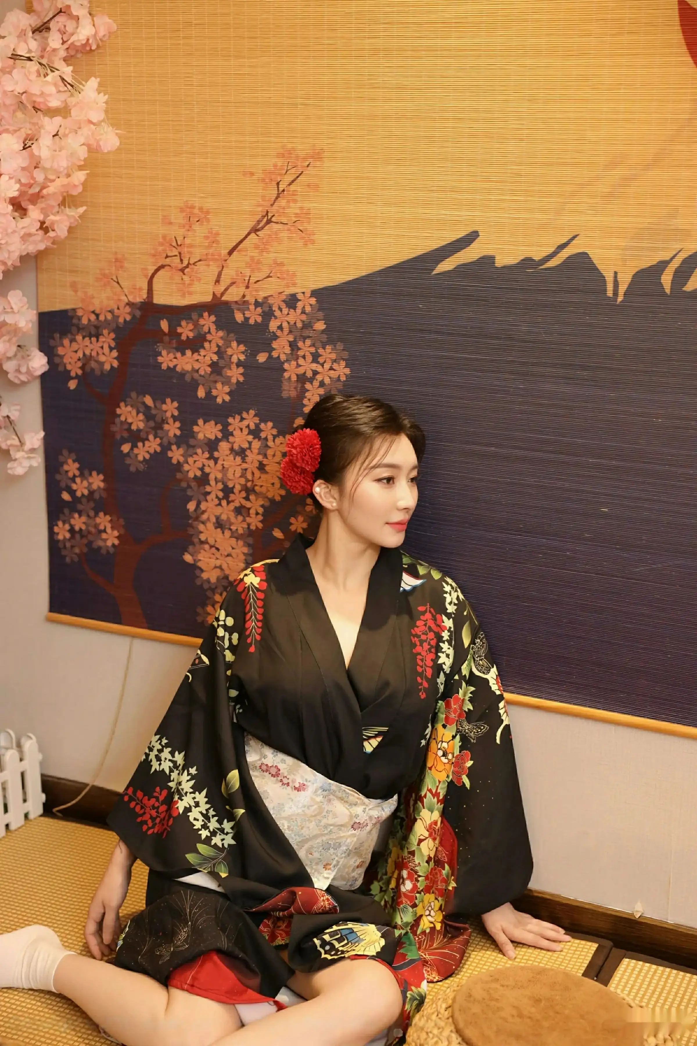 [[XiuRen秀人网]秀人网]No.10627_模特苏一诺性感日系黑色服饰露红色内衣秀曼妙身材迷人诱惑写真80P