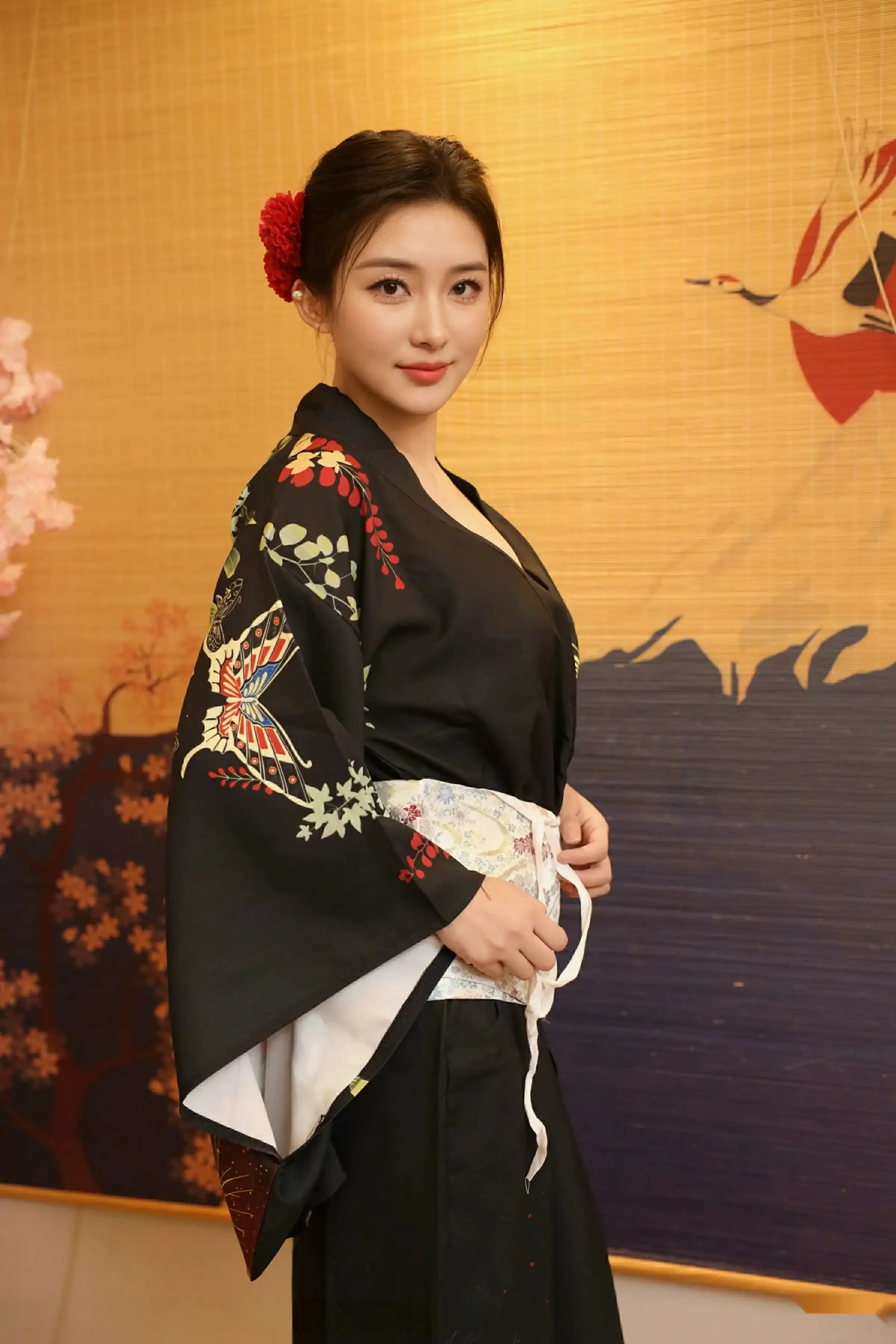 [[XiuRen秀人网]秀人网]No.10627_模特苏一诺性感日系黑色服饰露红色内衣秀曼妙身材迷人诱惑写真80P