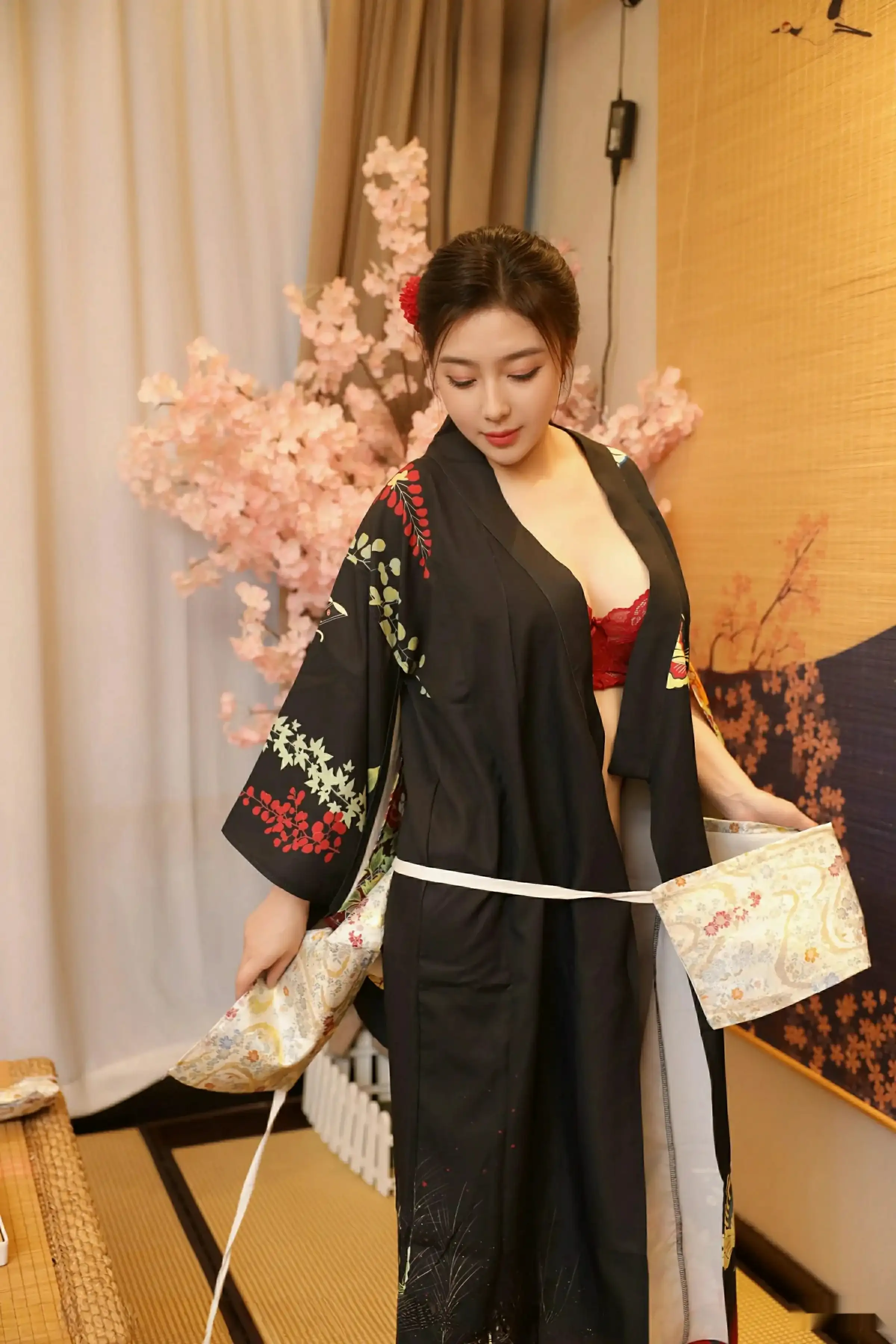 [[XiuRen秀人网]秀人网]No.10627_模特苏一诺性感日系黑色服饰露红色内衣秀曼妙身材迷人诱惑写真80P