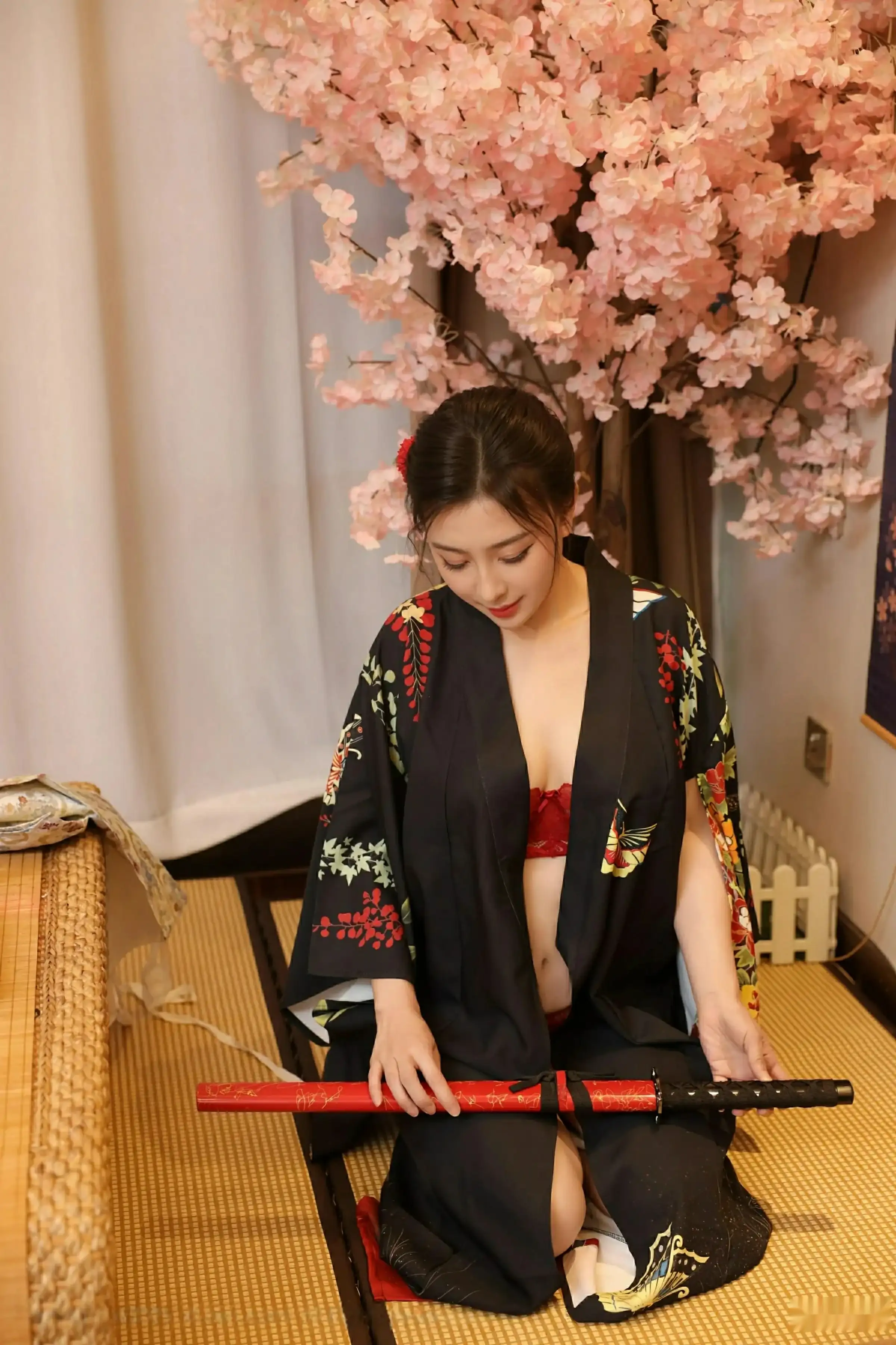 [[XiuRen秀人网]秀人网]No.10627_模特苏一诺性感日系黑色服饰露红色内衣秀曼妙身材迷人诱惑写真80P