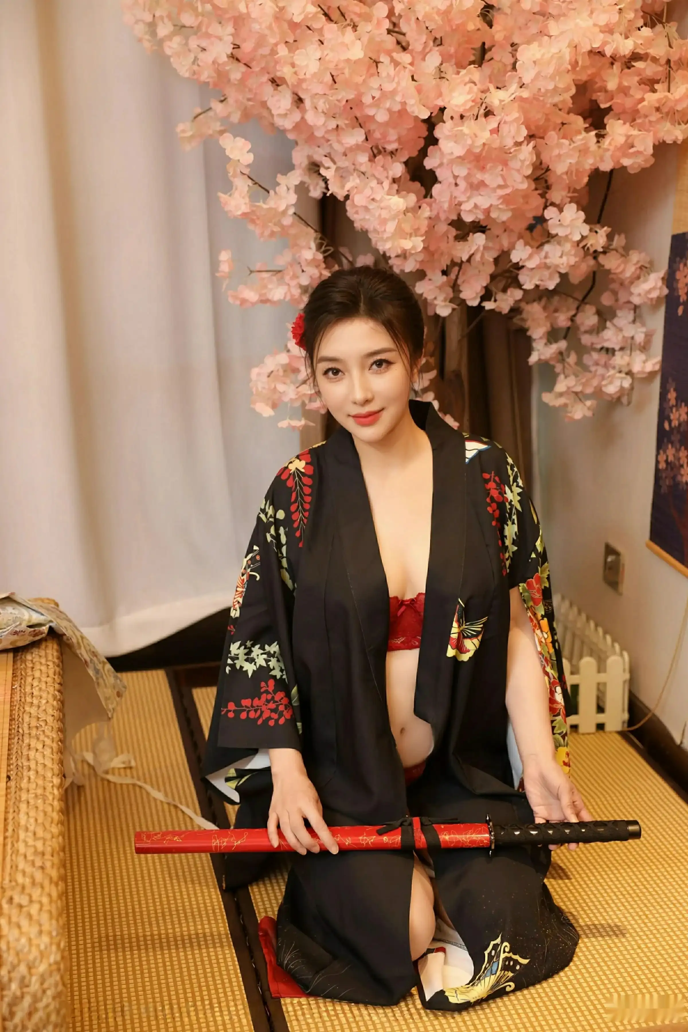 [[XiuRen秀人网]秀人网]No.10627_模特苏一诺性感日系黑色服饰露红色内衣秀曼妙身材迷人诱惑写真80P