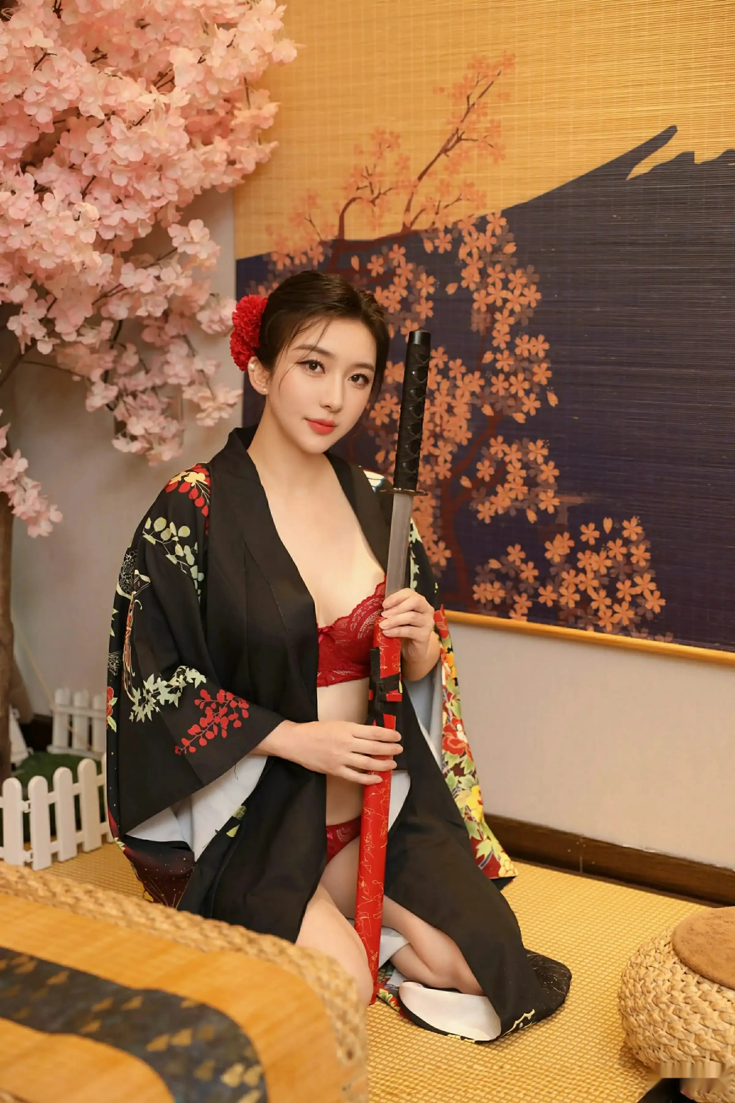 [[XiuRen秀人网]秀人网]No.10627_模特苏一诺性感日系黑色服饰露红色内衣秀曼妙身材迷人诱惑写真80P