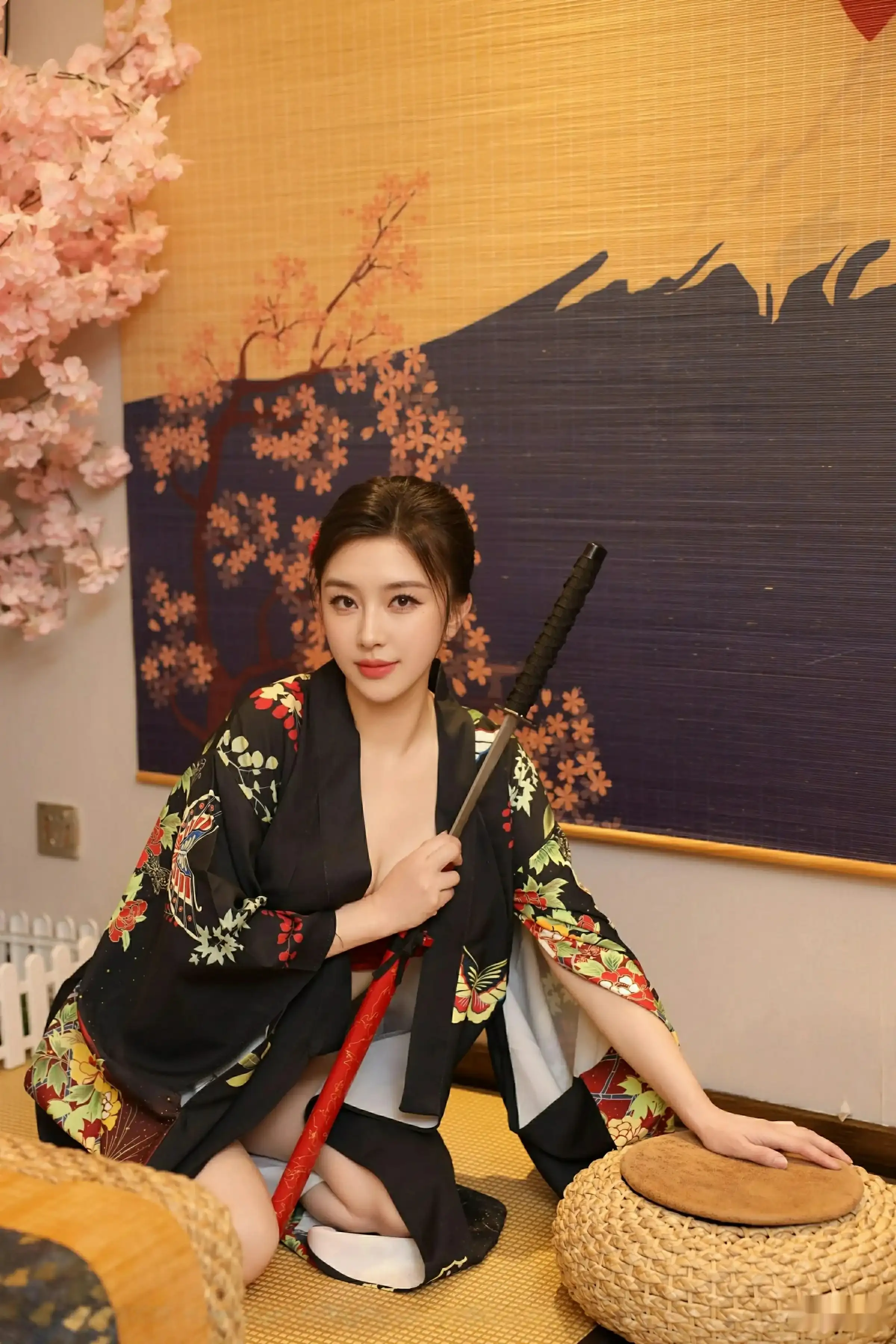 [[XiuRen秀人网]秀人网]No.10627_模特苏一诺性感日系黑色服饰露红色内衣秀曼妙身材迷人诱惑写真80P