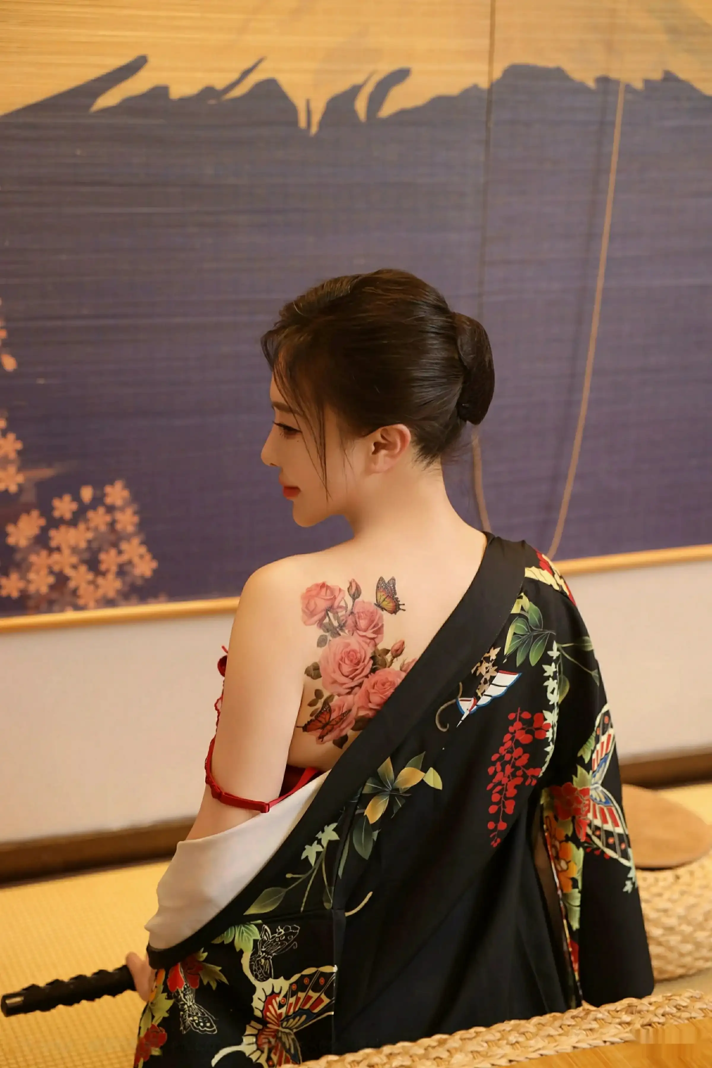 [[XiuRen秀人网]秀人网]No.10627_模特苏一诺性感日系黑色服饰露红色内衣秀曼妙身材迷人诱惑写真80P