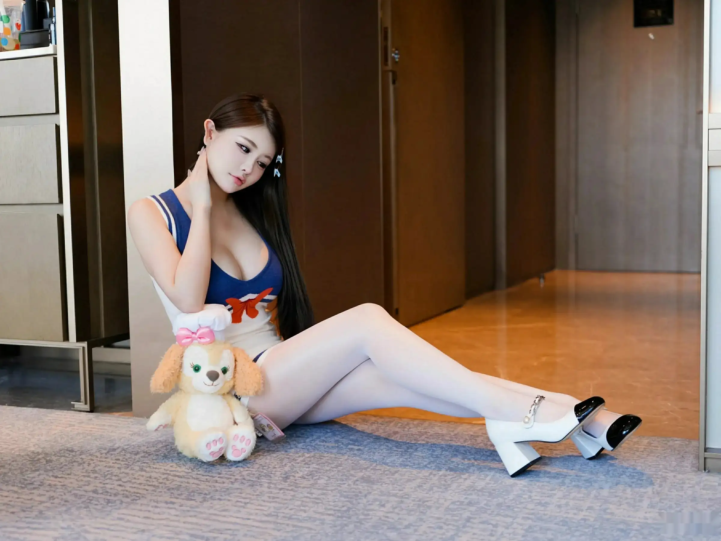 [[XiuRen秀人网]秀人网]No.10628_模特甜妮性感连衣短裙露粉色内衣配白色丝袜秀丰腴身材诱惑写真71P