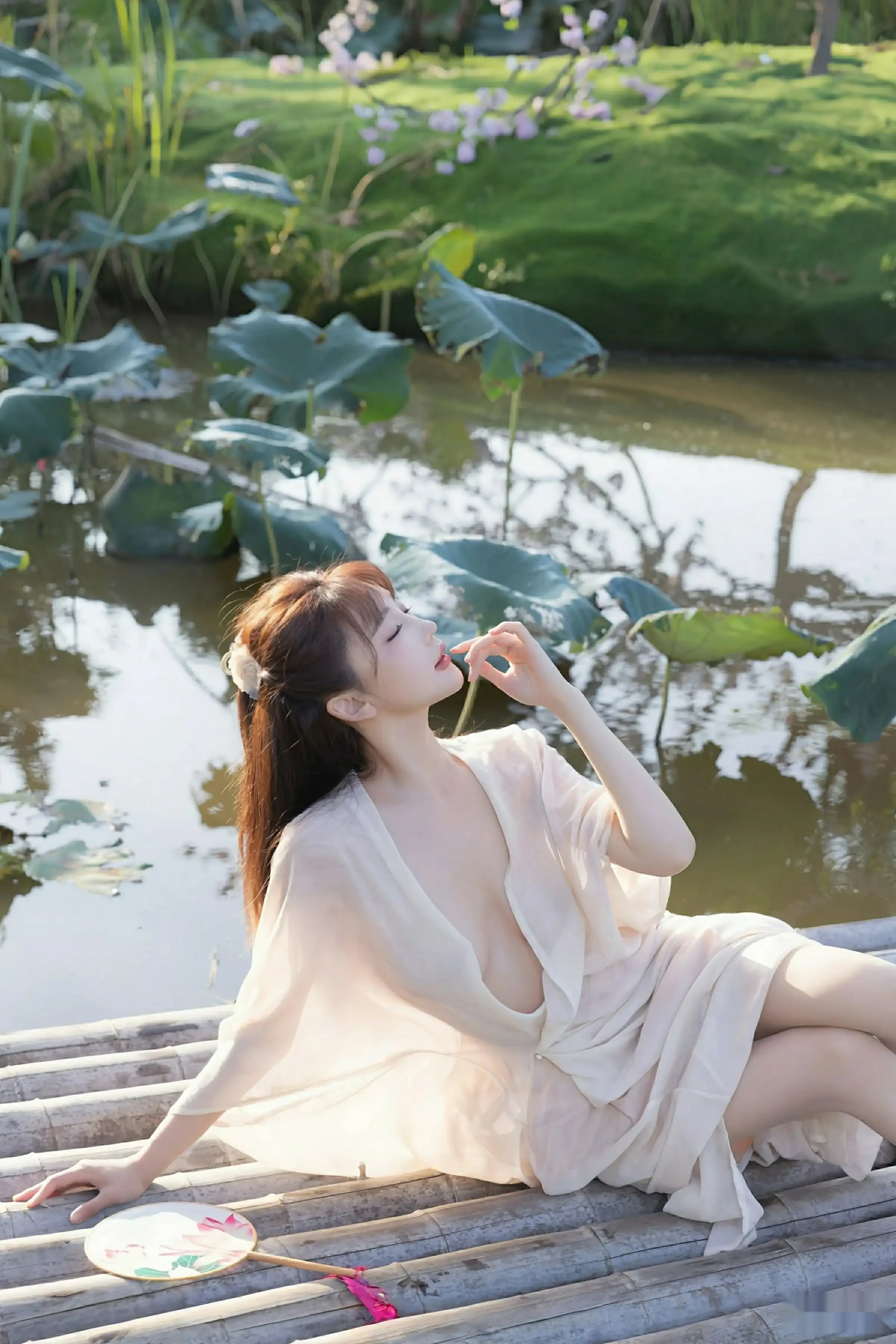 [[XiuRen秀人网]秀人网]No.10630_模特陆萱萱户外性感浅色薄纱服饰配超薄肉丝秀柔美身姿诱惑写真76P