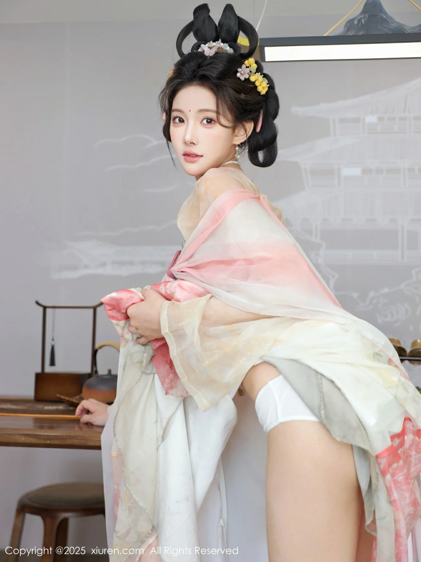 [[XiuRen秀人网]秀人网]No.10645_模特梨霜儿古典主题性感浅色古装服饰秀丰腴身材迷人美腿写真82P