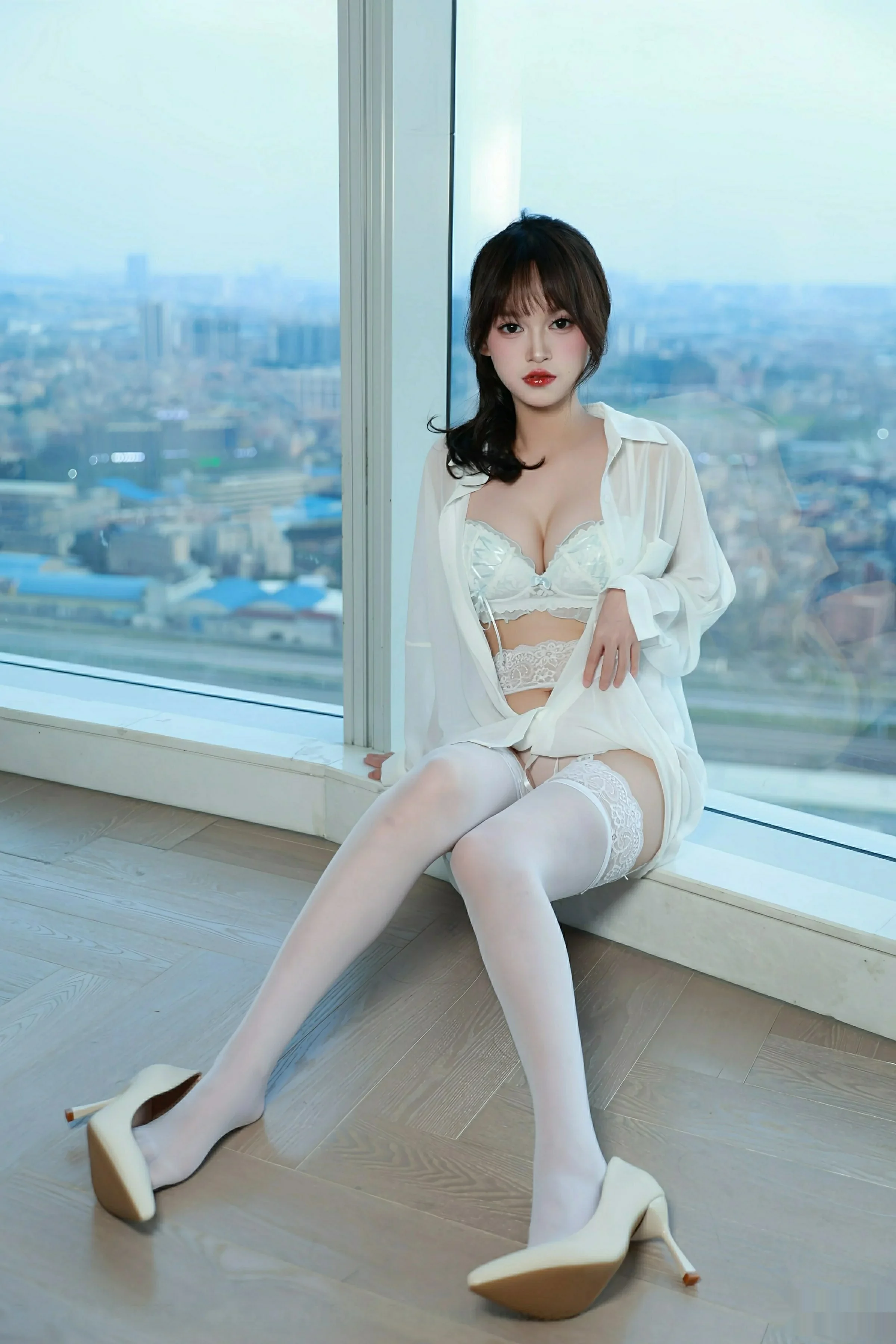 [[XiuRen秀人网]秀人网]No.10642_模特糯咪性感白色衬衫露白色内衣配白丝吊袜秀完美身材诱惑写真80P