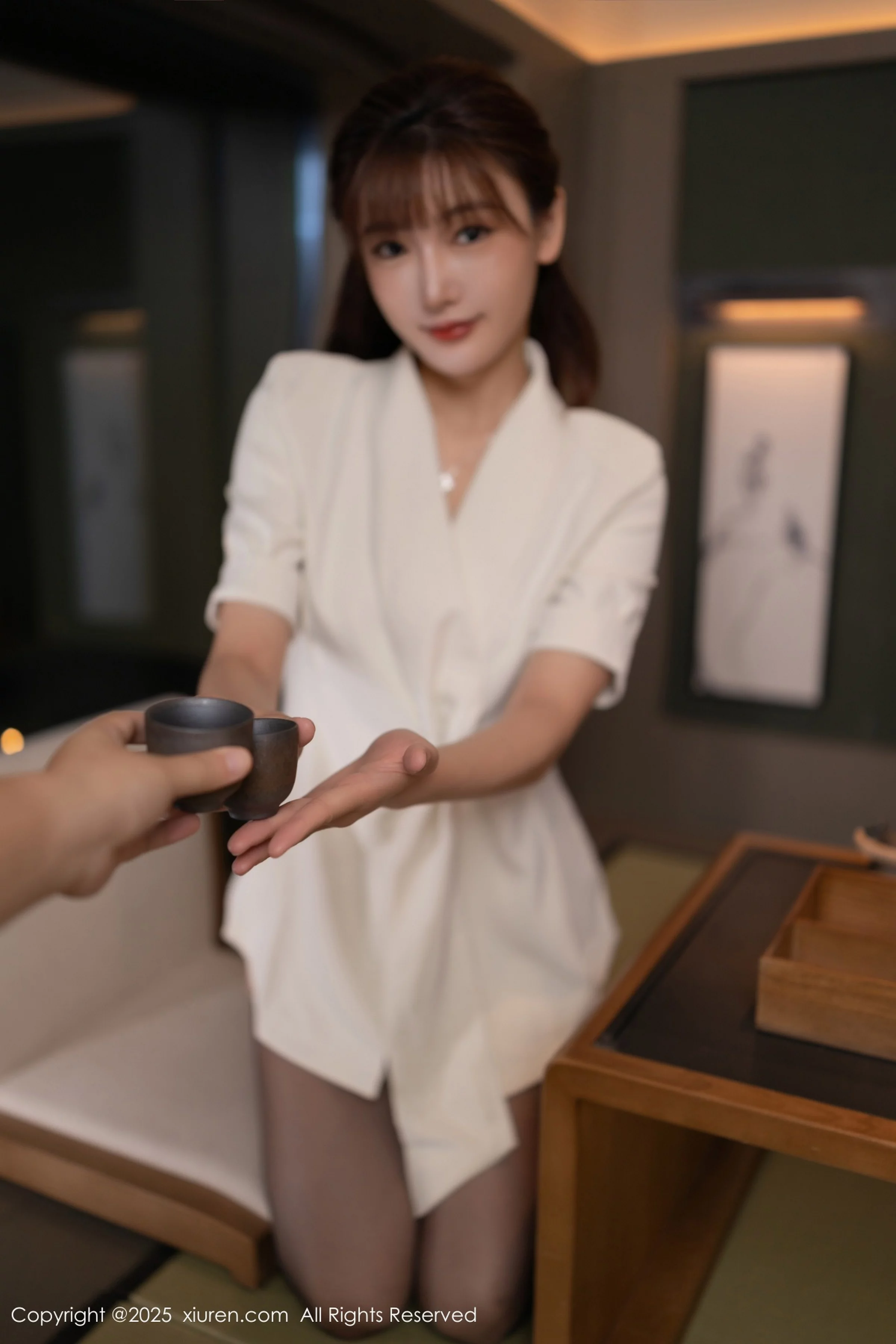 [[XiuRen秀人网]秀人网]No.10650_模特陆萱萱性感白色西装露黑色内衣配超薄黑丝秀美腿诱惑写真70P