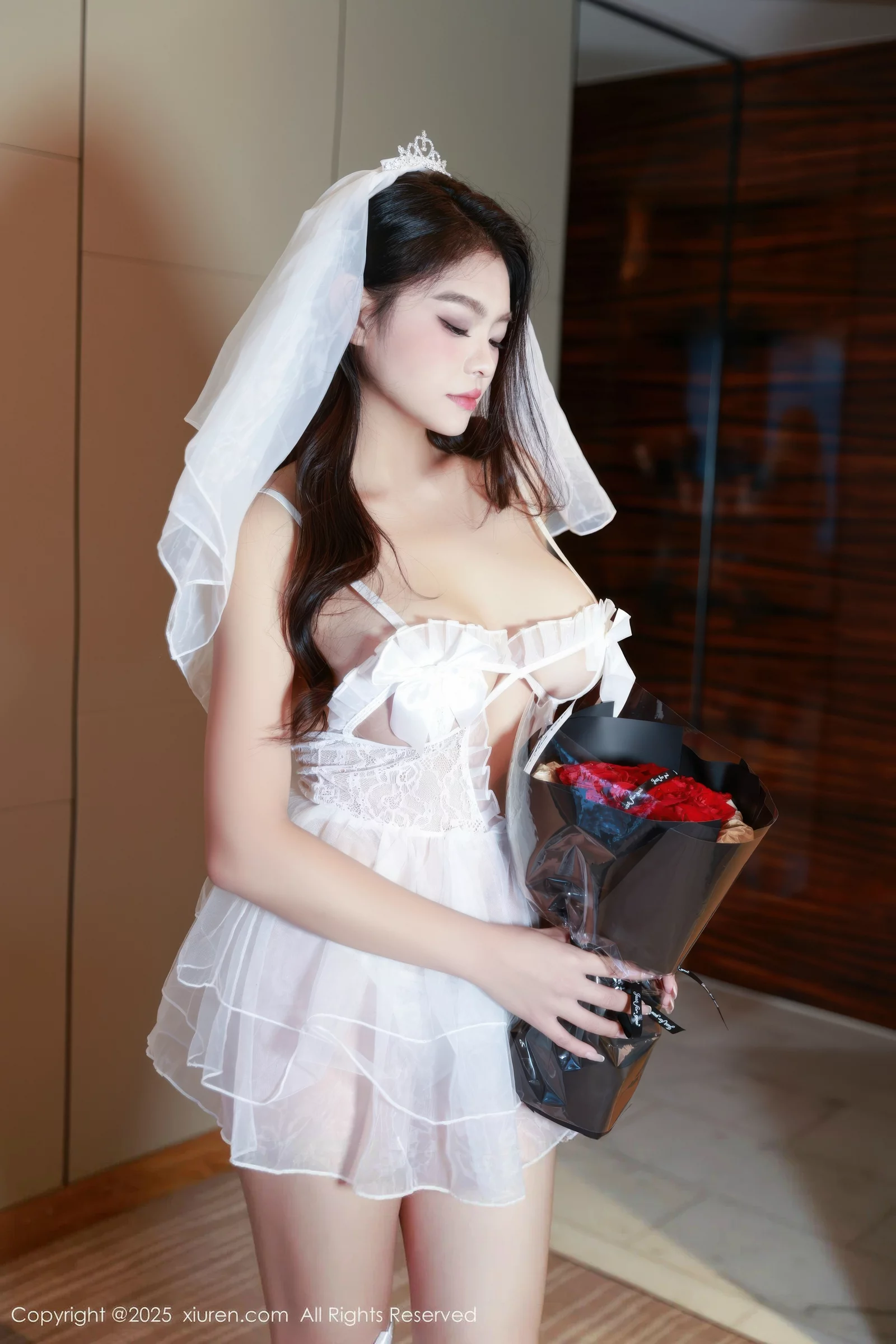 [[XiuRen秀人网]秀人网]No.10659_模特冬安性感白色薄透婚纱配白色丝袜秀丰满身材惹火诱惑写真50P