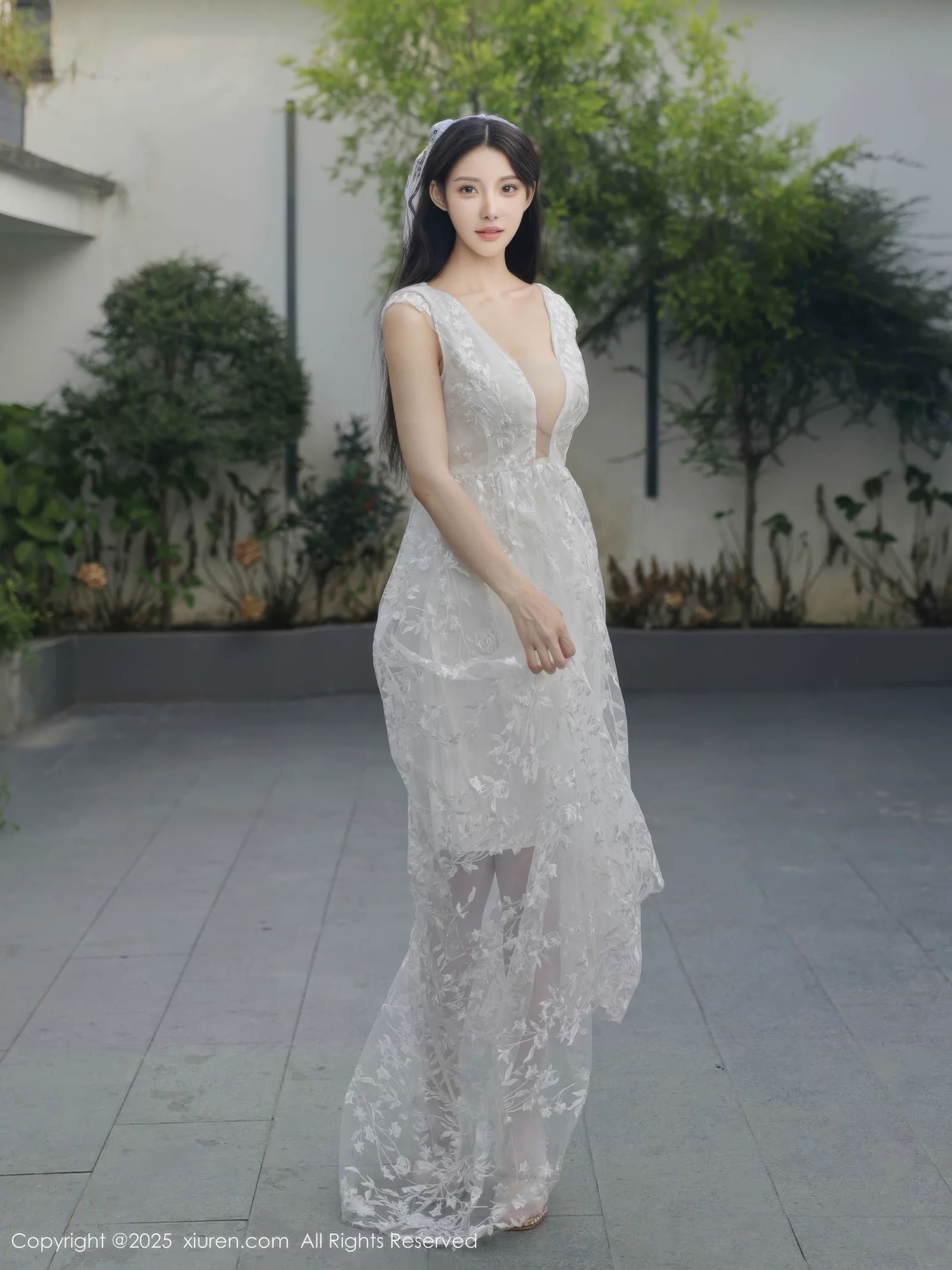 [[XiuRen秀人网]秀人网]No.10661_模特梨霜儿性感低胸白色婚纱配白色丝袜秀丰腴身材完美诱惑写真82P