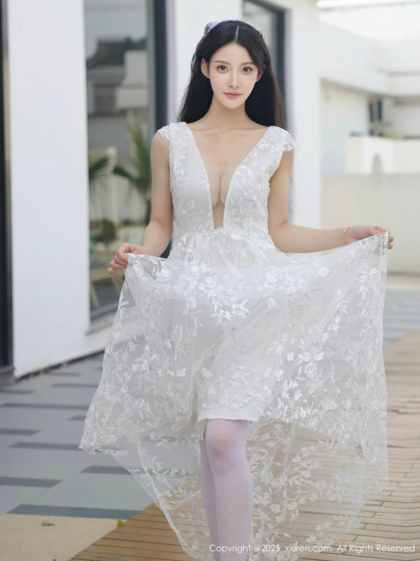 [[XiuRen秀人网]秀人网]No.10661_模特梨霜儿性感低胸白色婚纱配白色丝袜秀丰腴身材完美诱惑写真82P