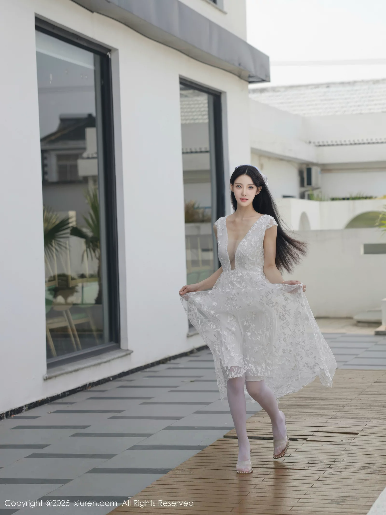 [[XiuRen秀人网]秀人网]No.10661_模特梨霜儿性感低胸白色婚纱配白色丝袜秀丰腴身材完美诱惑写真82P