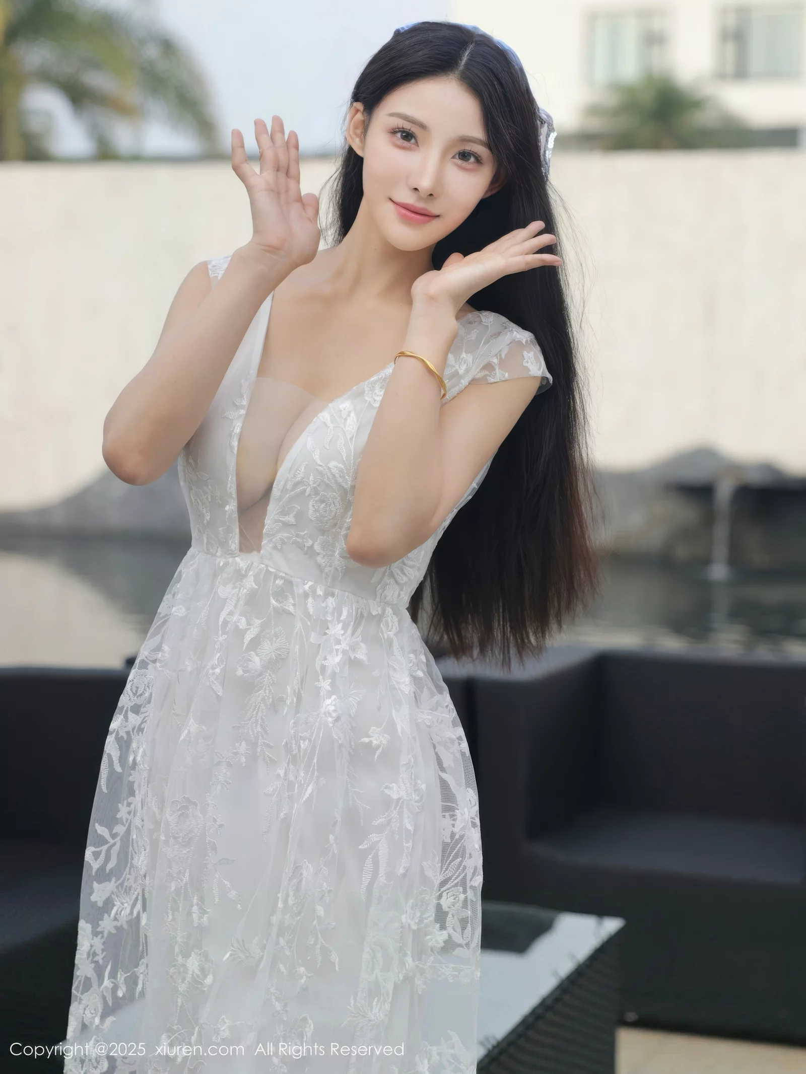 [[XiuRen秀人网]秀人网]No.10661_模特梨霜儿性感低胸白色婚纱配白色丝袜秀丰腴身材完美诱惑写真82P