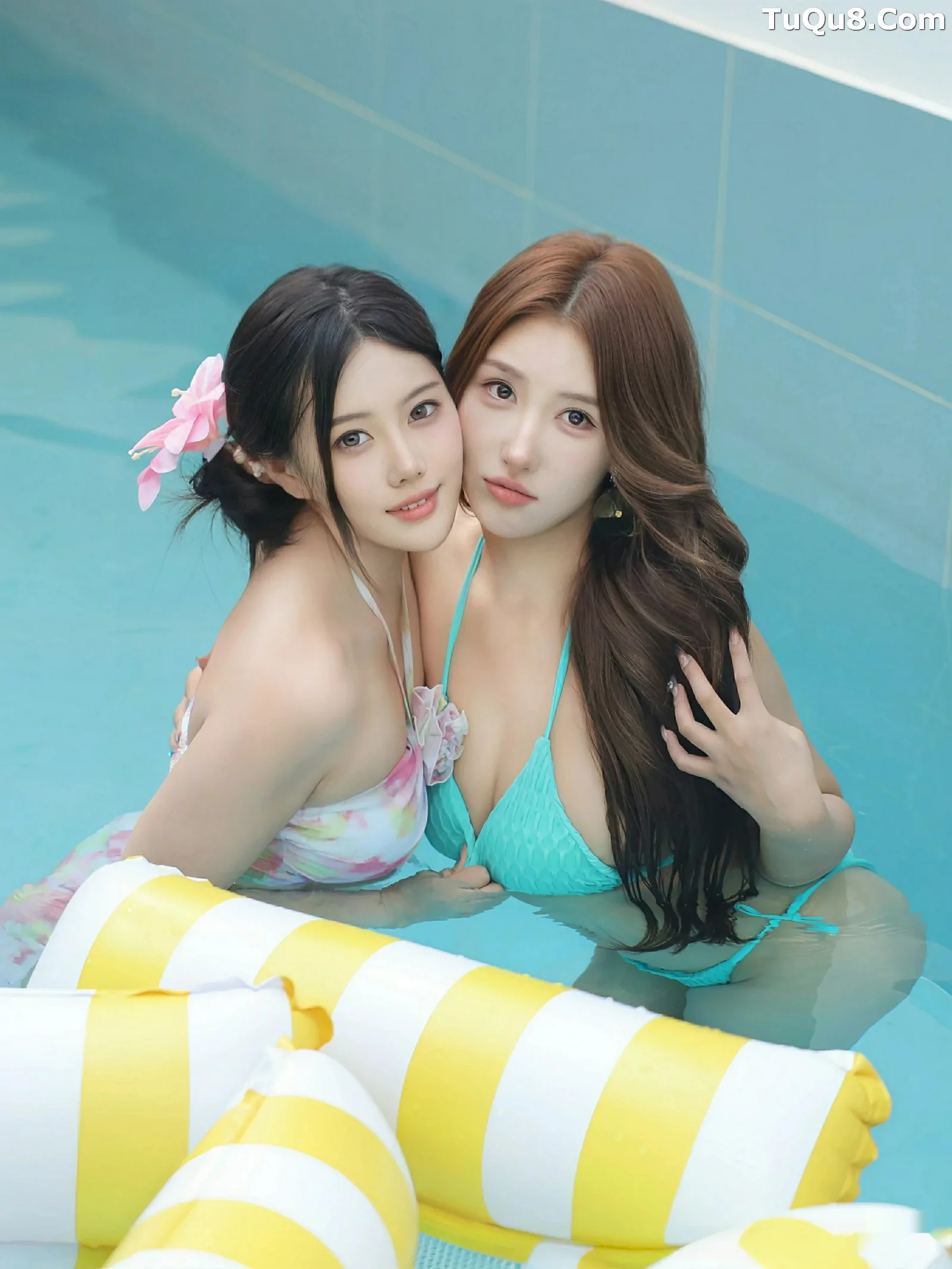 [[XiuRen秀人网]秀人网]No.10666_模特白薇薇vcvc泳池激情互动性感比基尼秀完美身材诱惑写真73P