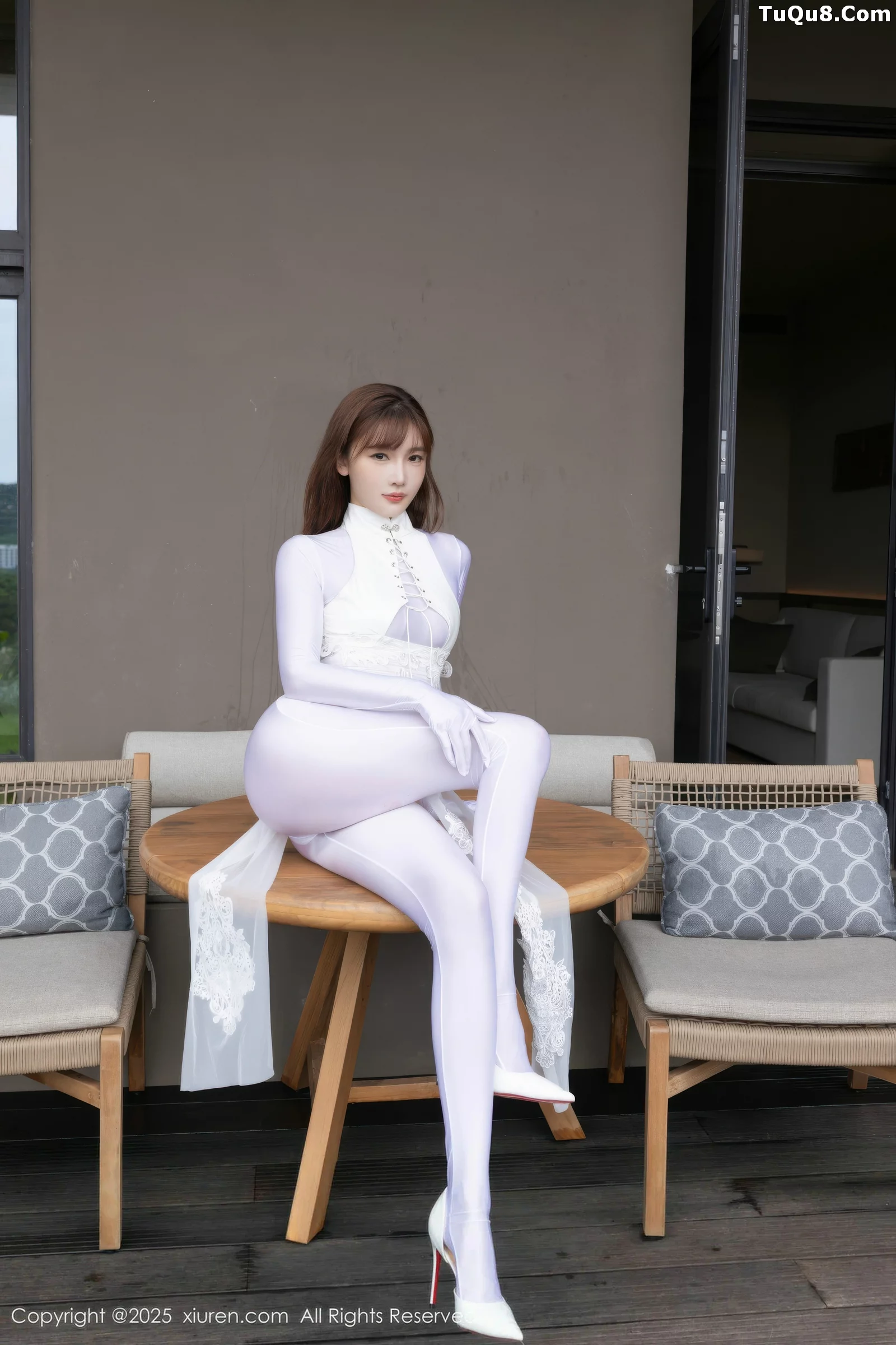 [[XiuRen秀人网]秀人网]No.10704_模特陆萱萱性感白色情趣旗袍露白色连体衣秀完美身材诱惑写真80P