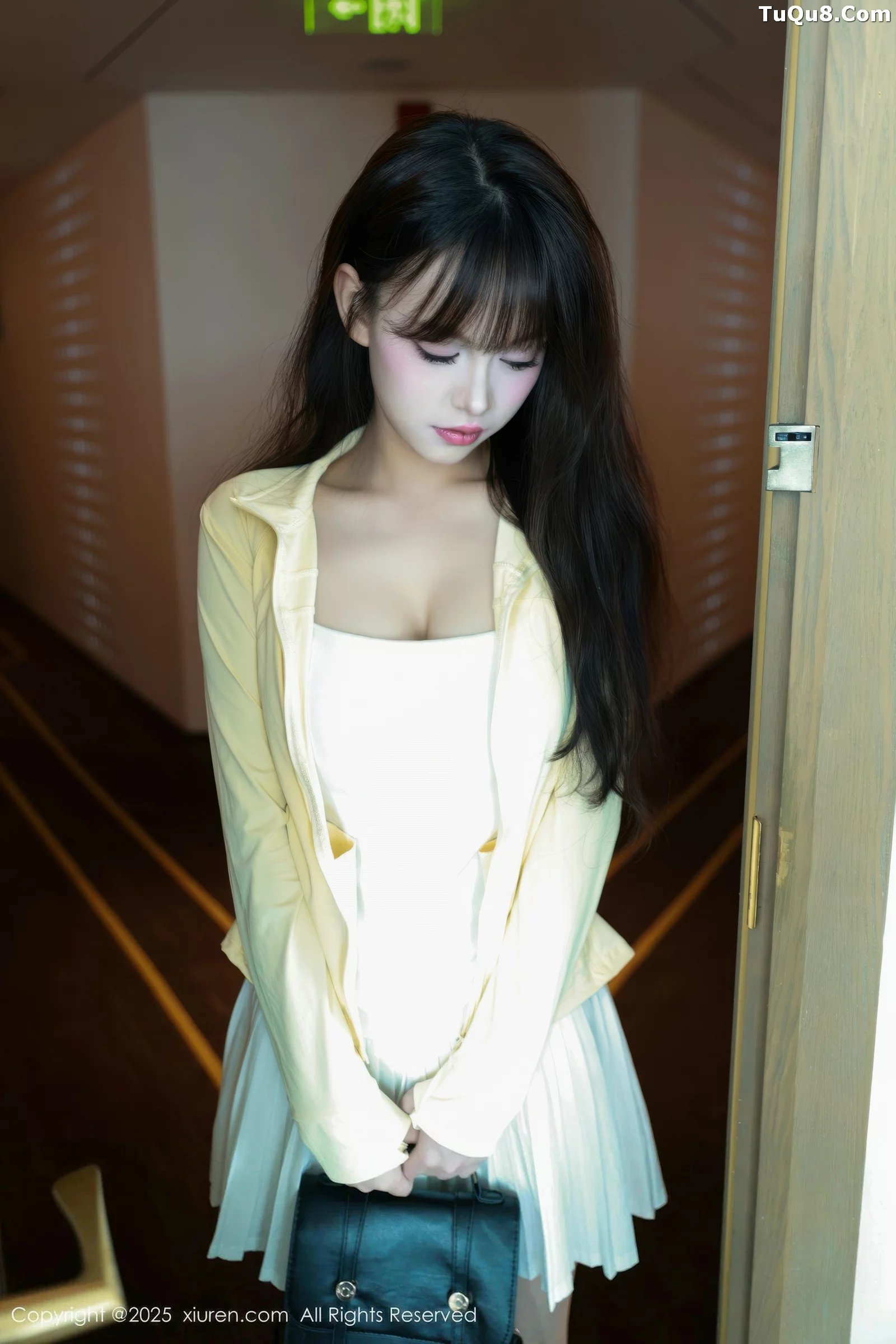 [[XiuRen秀人网]秀人网]No.10702_模特糯咪性感白色低胸连衣短裙配白色丝袜秀完美身材诱惑写真82P