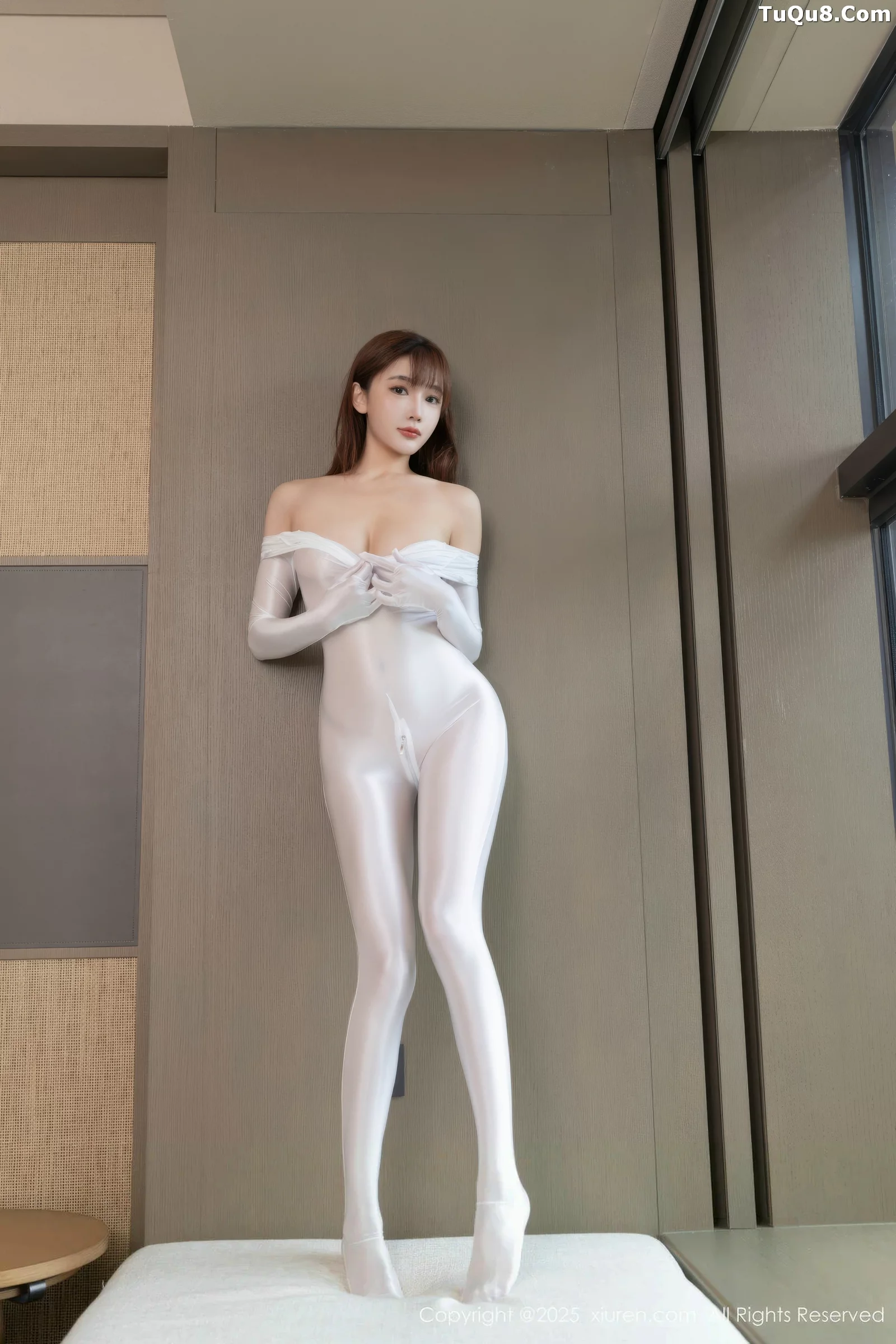 [[XiuRen秀人网]秀人网]No.10704_模特陆萱萱性感白色情趣旗袍露白色连体衣秀完美身材诱惑写真80P